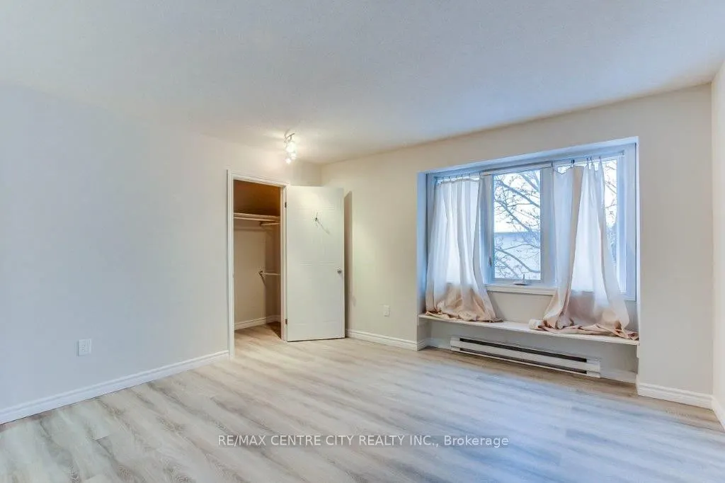 1290 Bentley Drive, #28