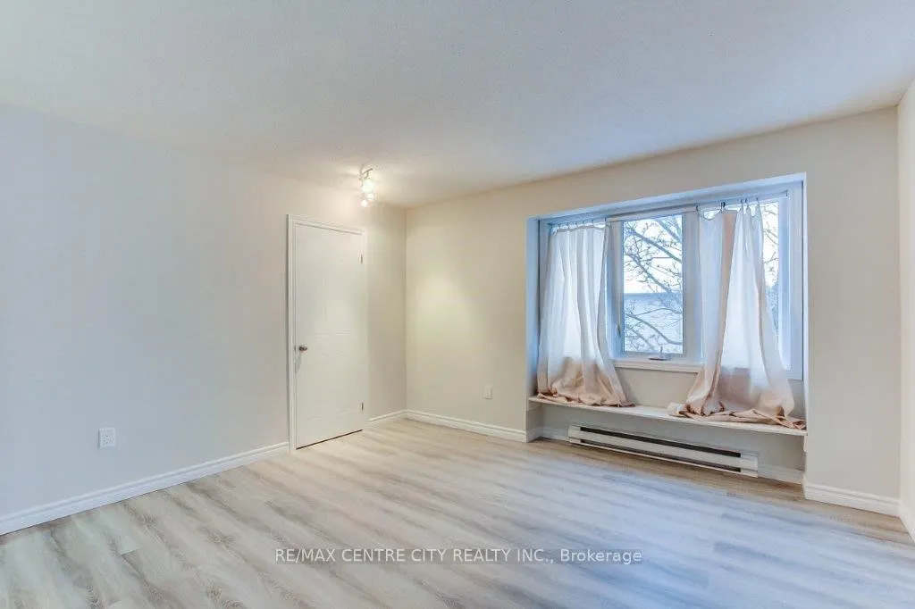 1290 Bentley Drive, #28