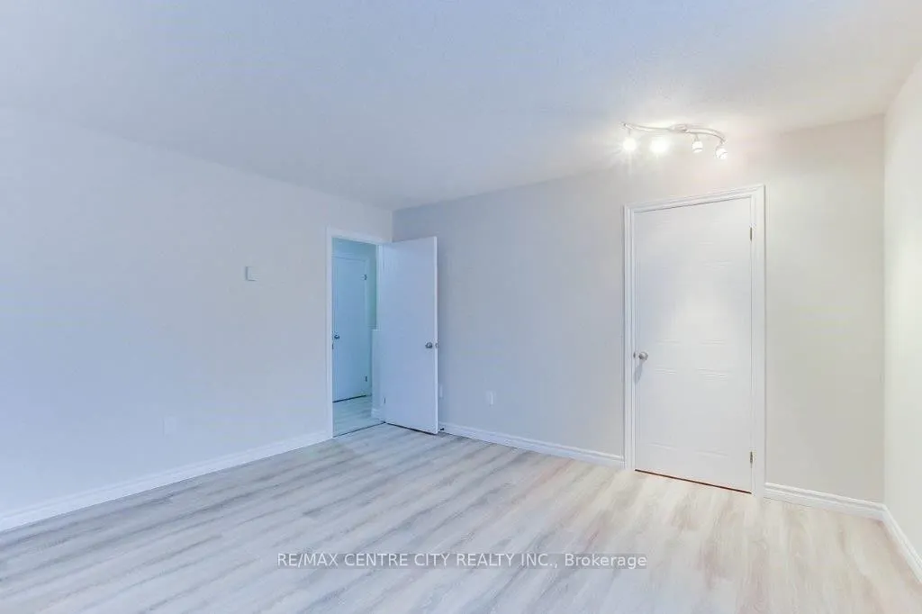1290 Bentley Drive, #28