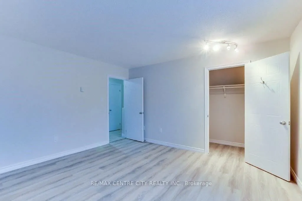 1290 Bentley Drive, #28