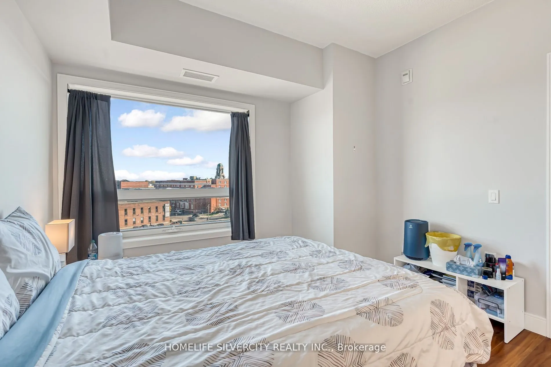 1 Wellington Street #615