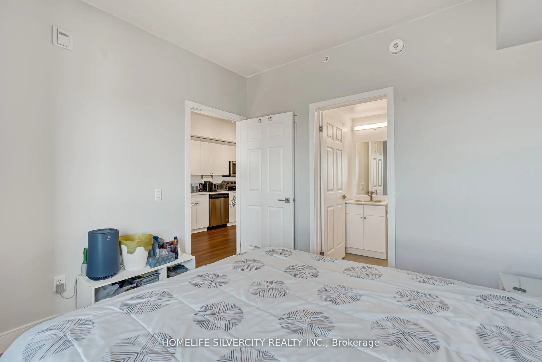 1 Wellington Street #615