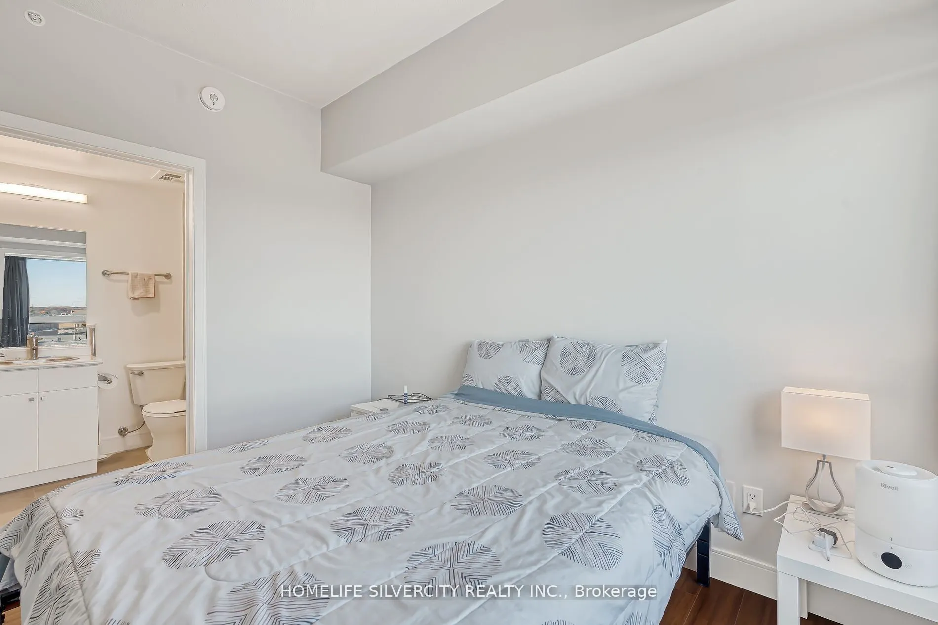 1 Wellington Street #615