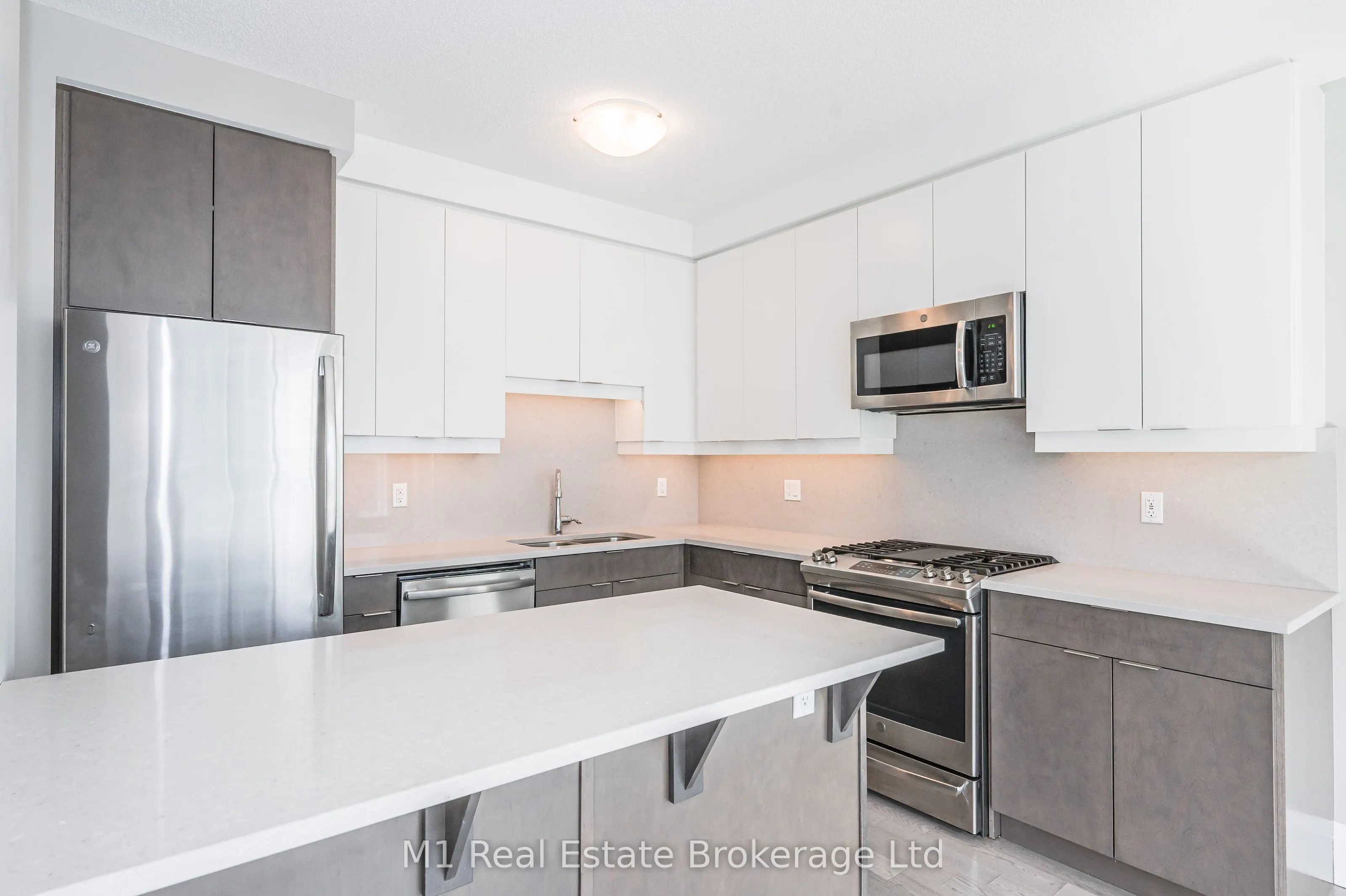 63 Arthur Street S, #801