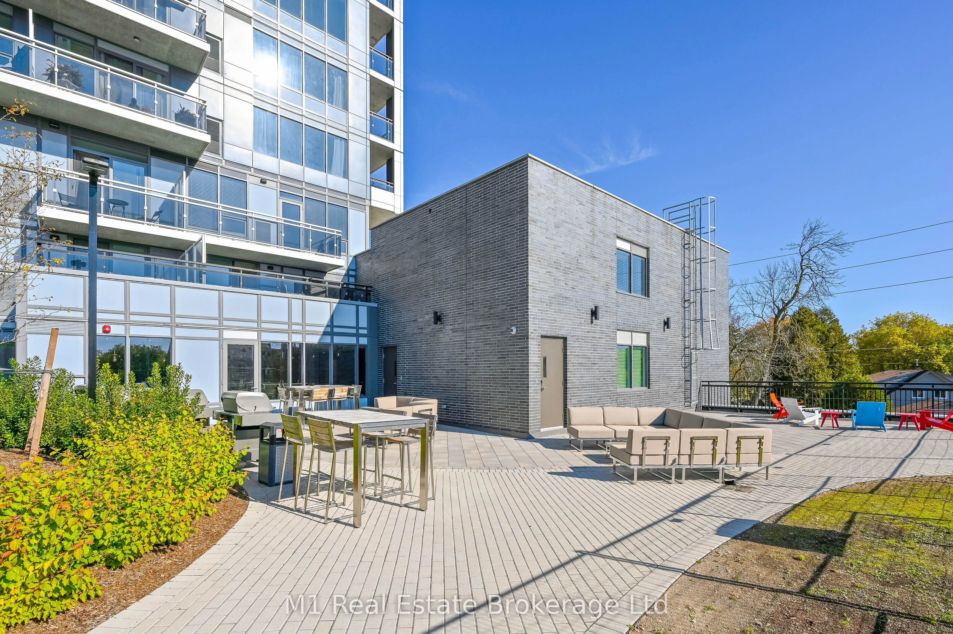 63 Arthur Street S, #801