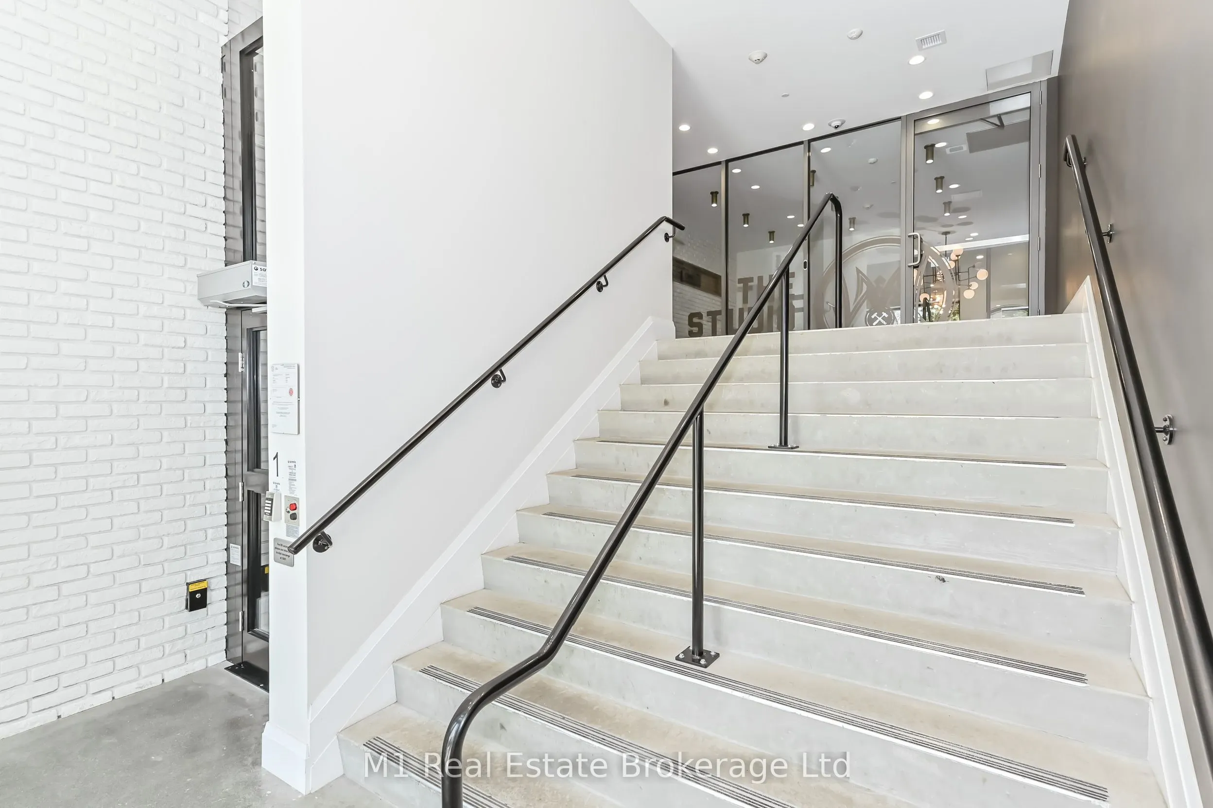 63 Arthur Street S, #801