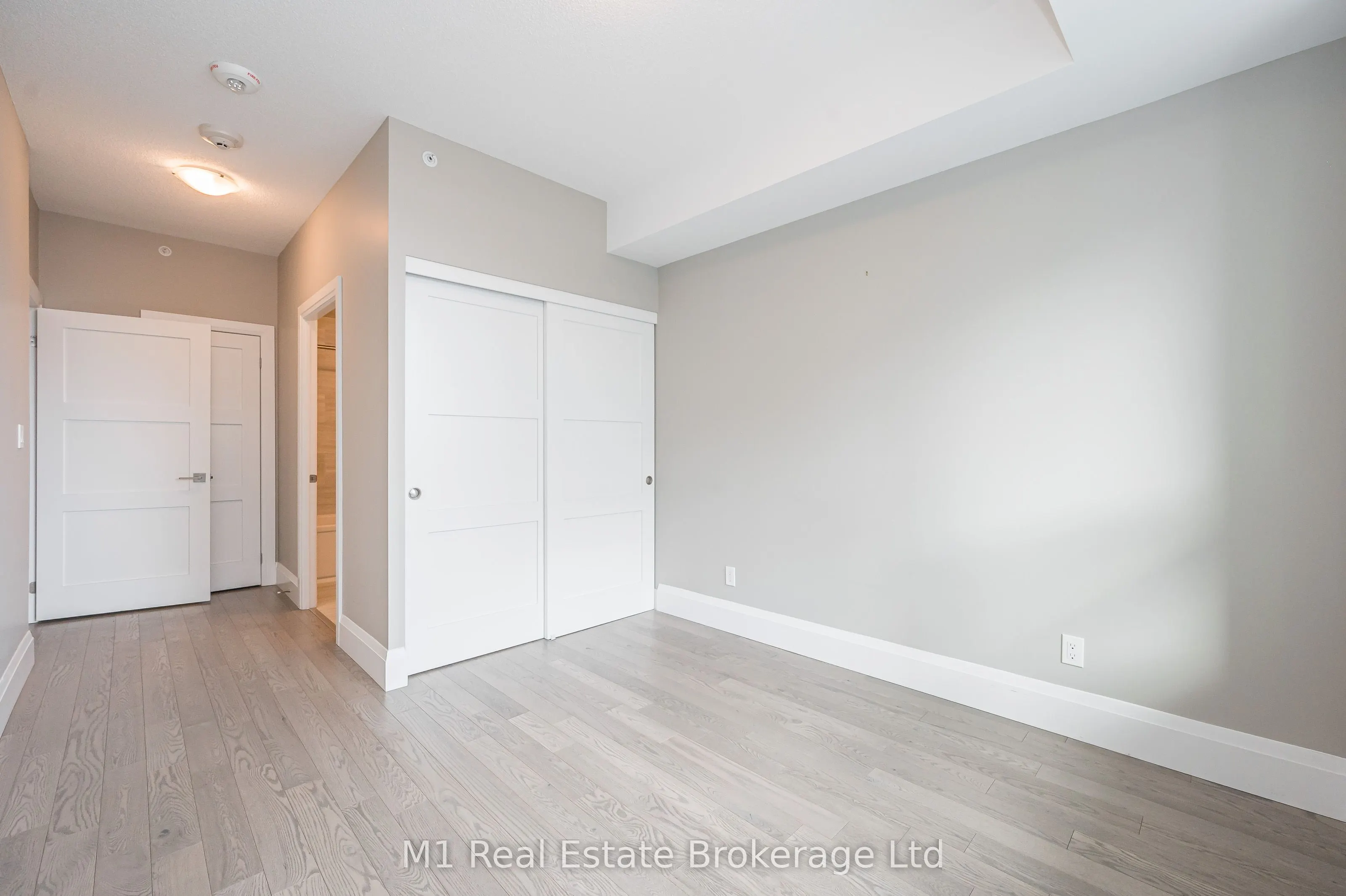 63 Arthur Street S, #801