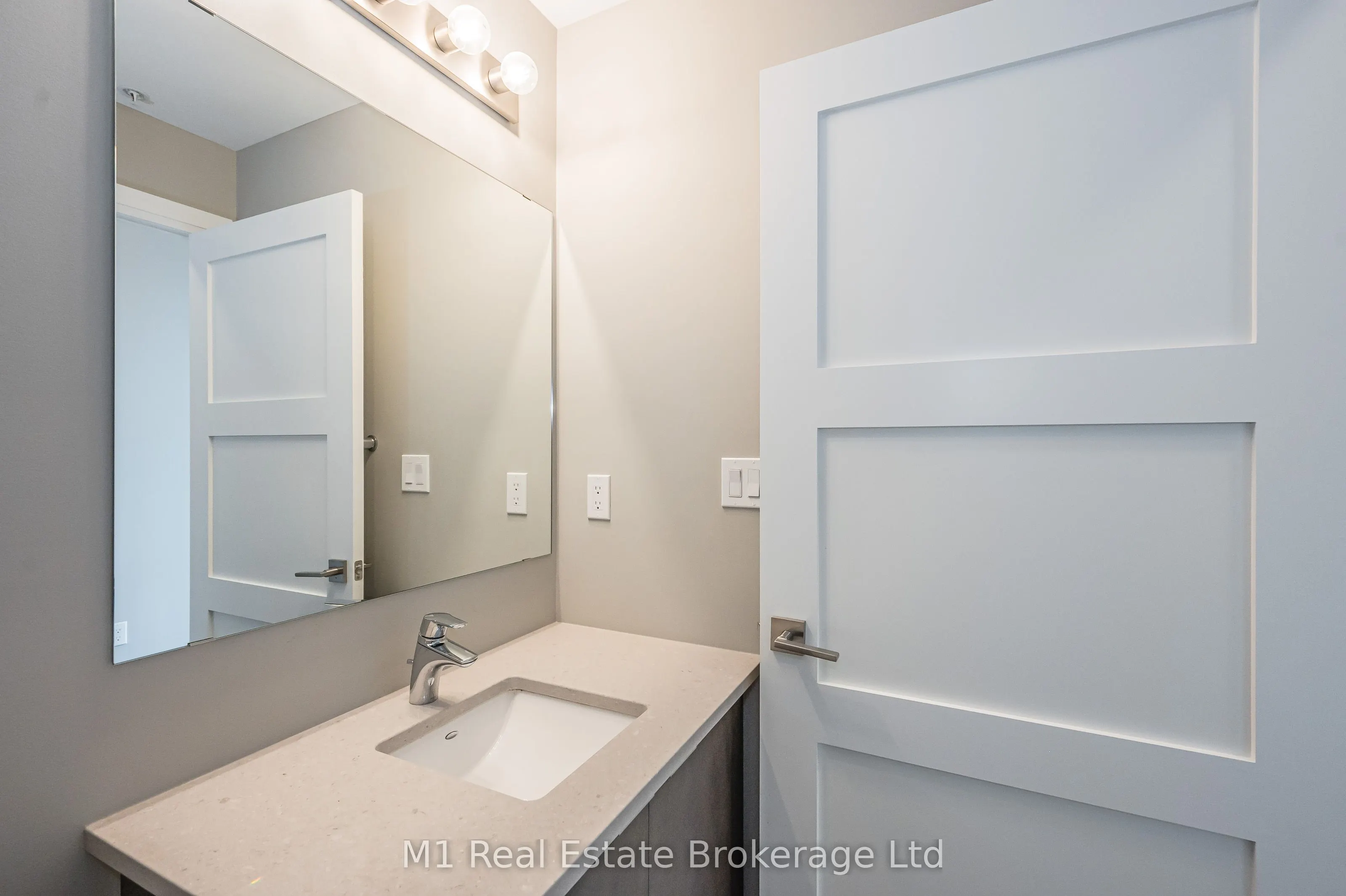 63 Arthur Street S, #801