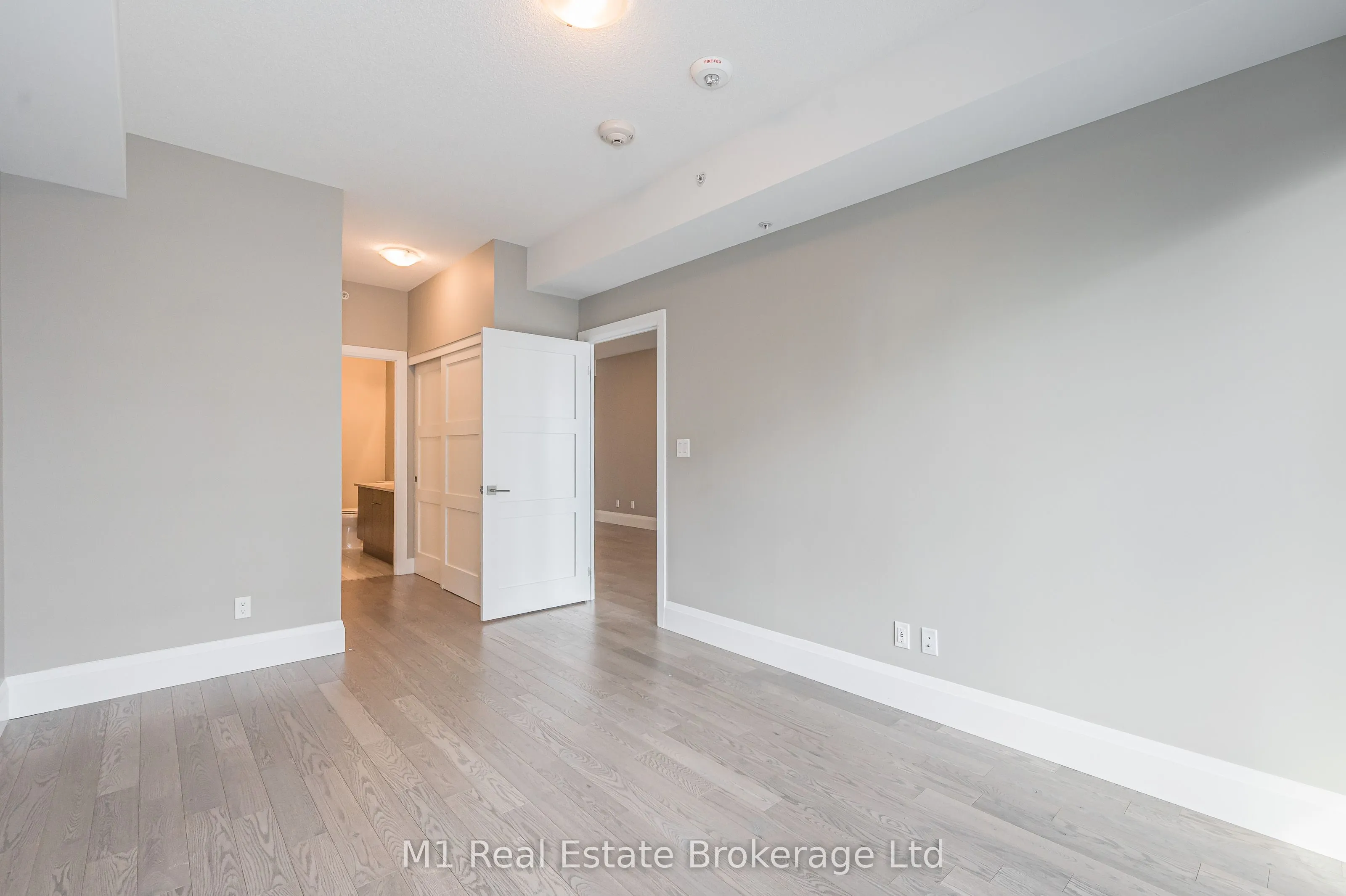 63 Arthur Street S, #801