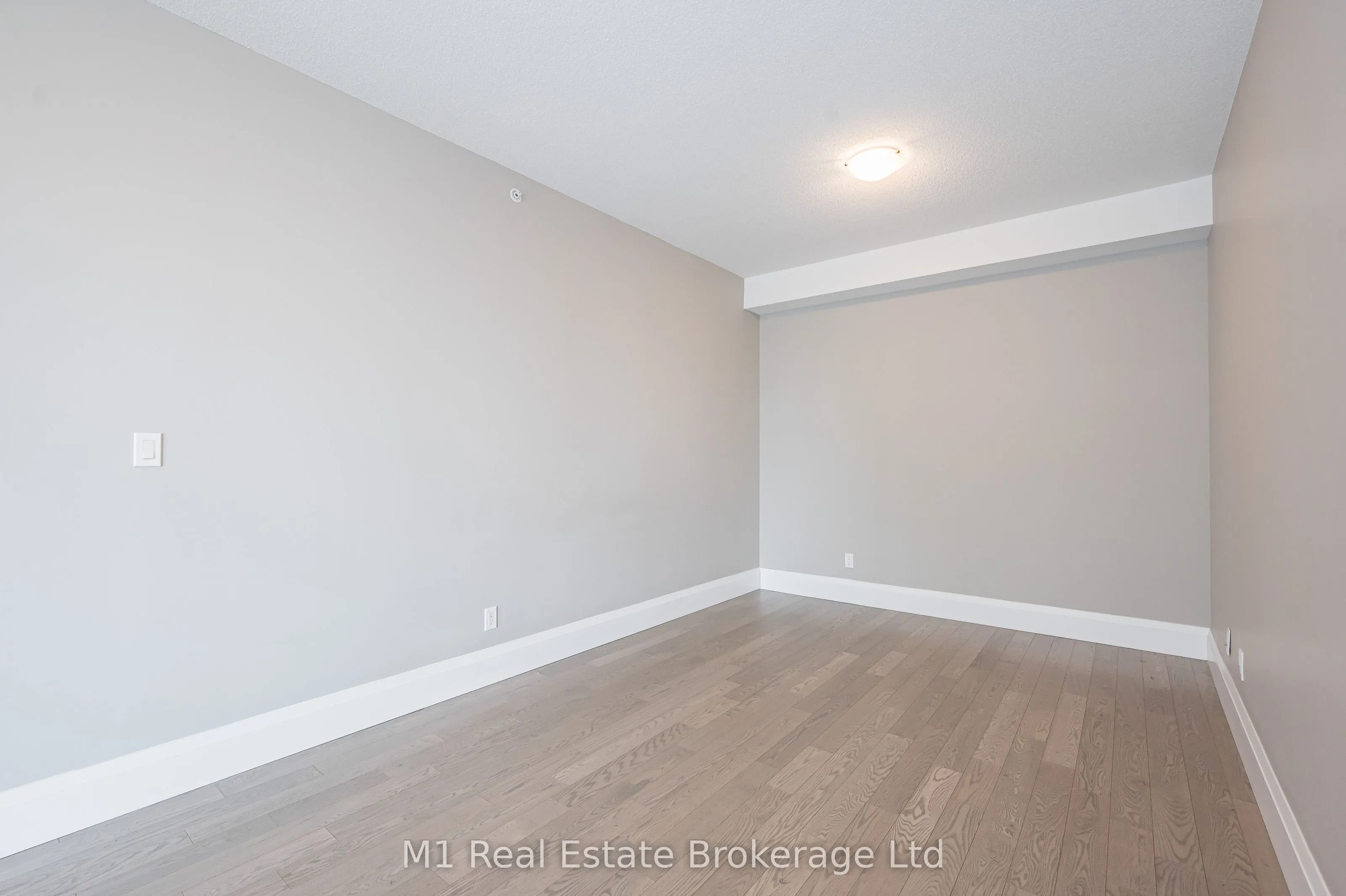 63 Arthur Street S, #801