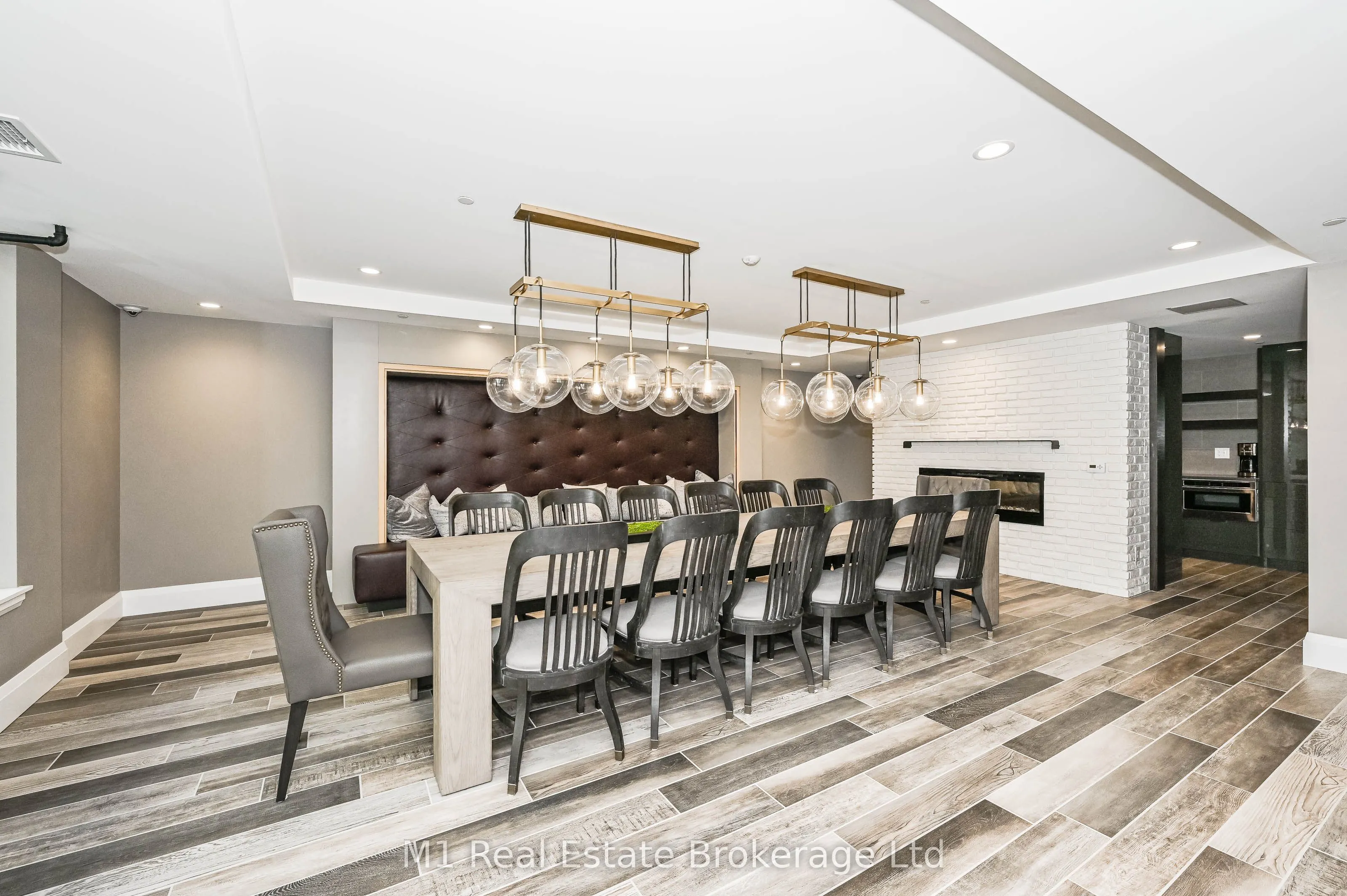 63 Arthur Street S, #801