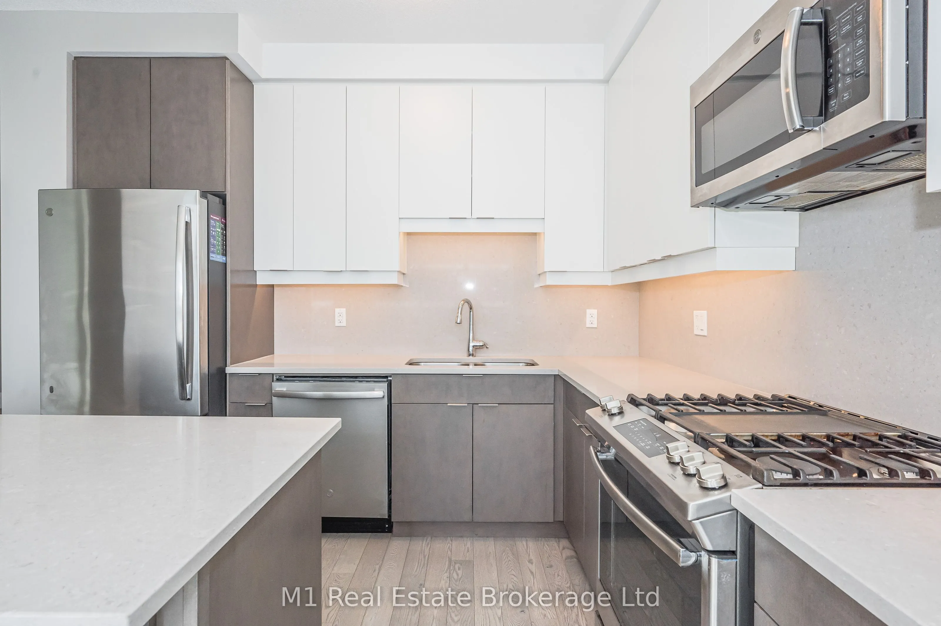 63 Arthur Street S, #801