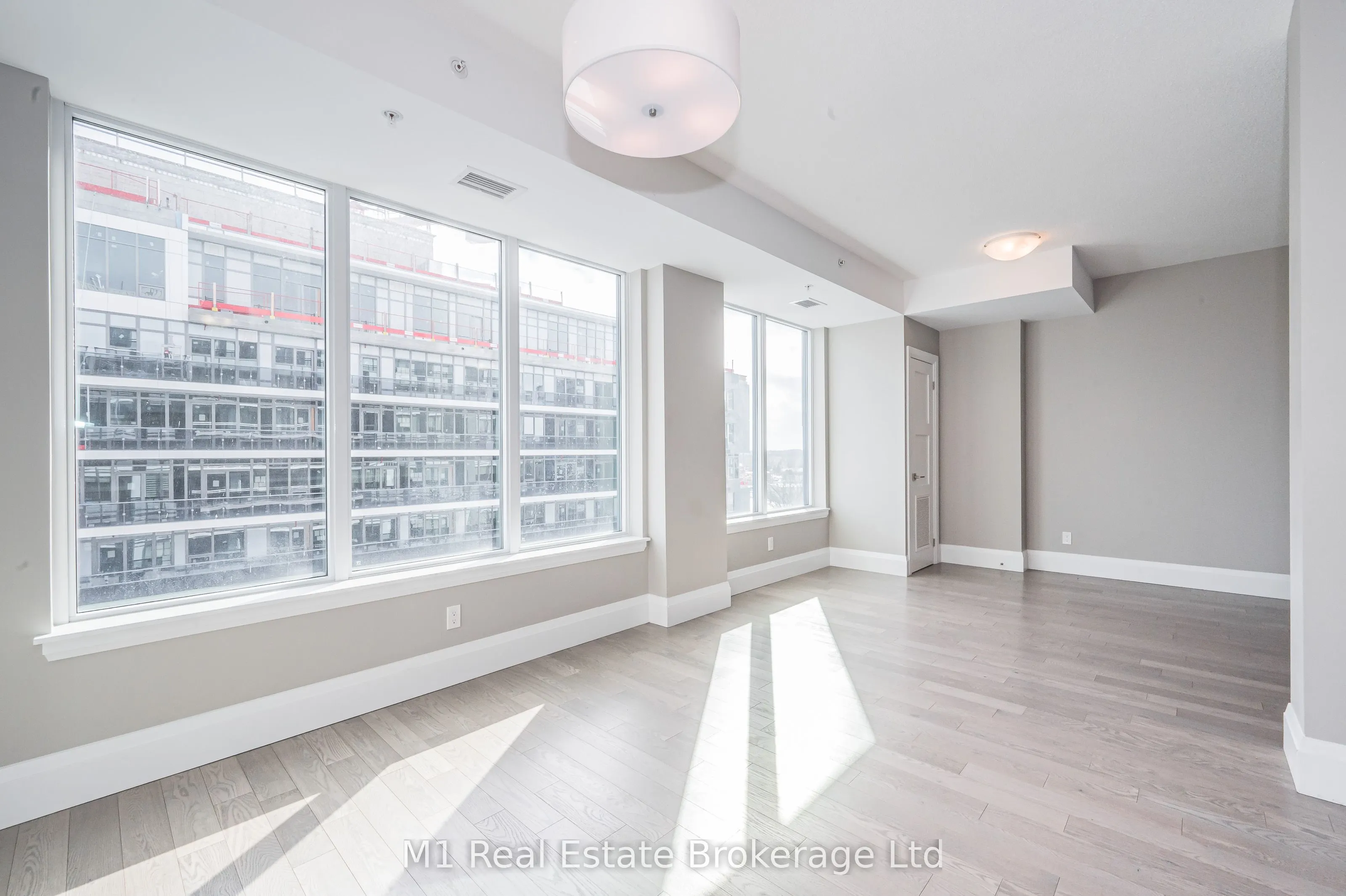 63 Arthur Street S, #801