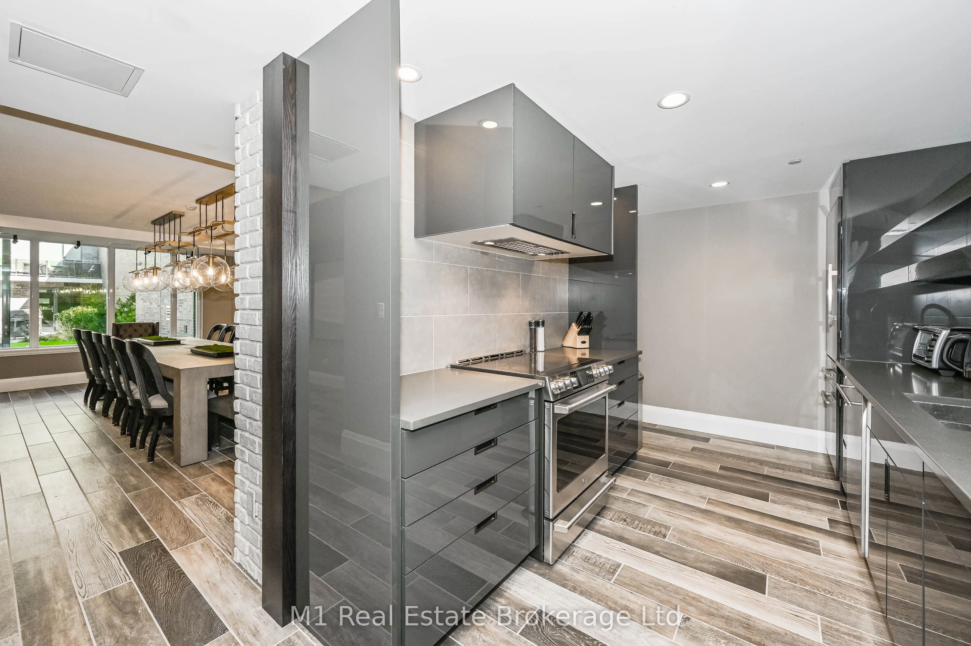 63 Arthur Street S, #801