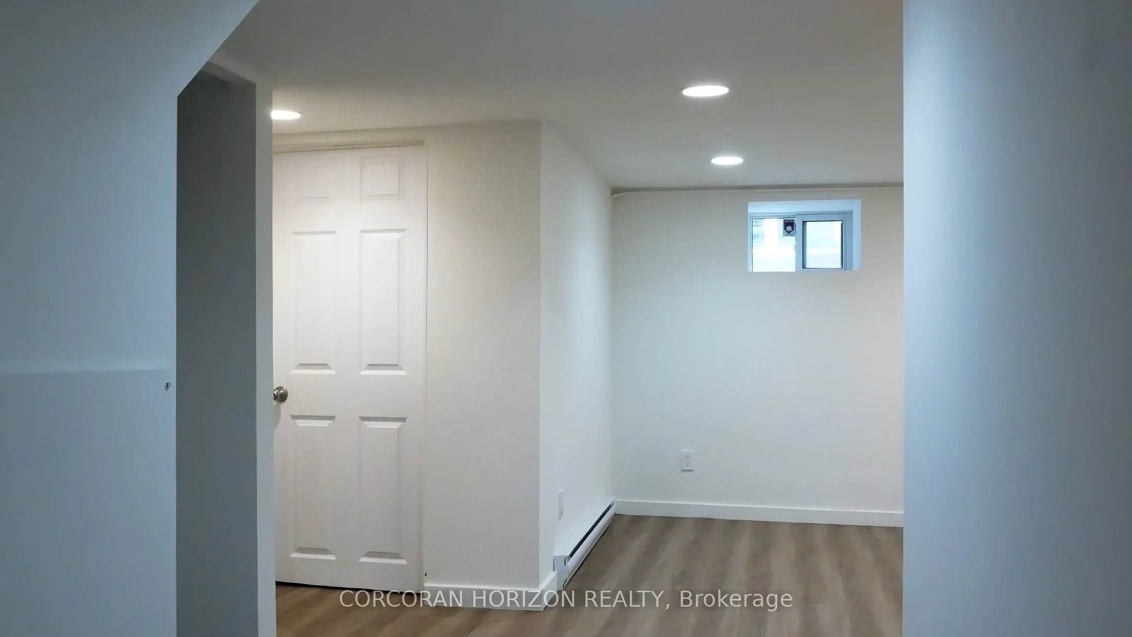 27 Wellington Street N, #1