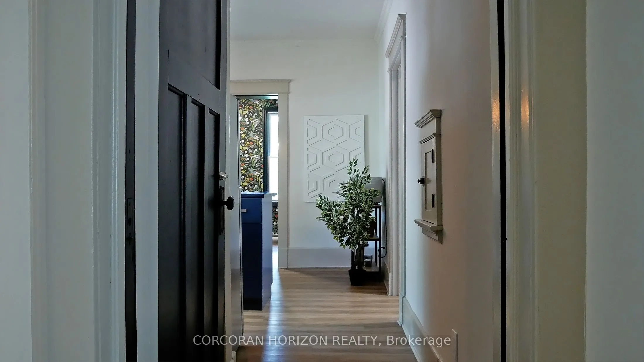 27 Wellington Street N, #1