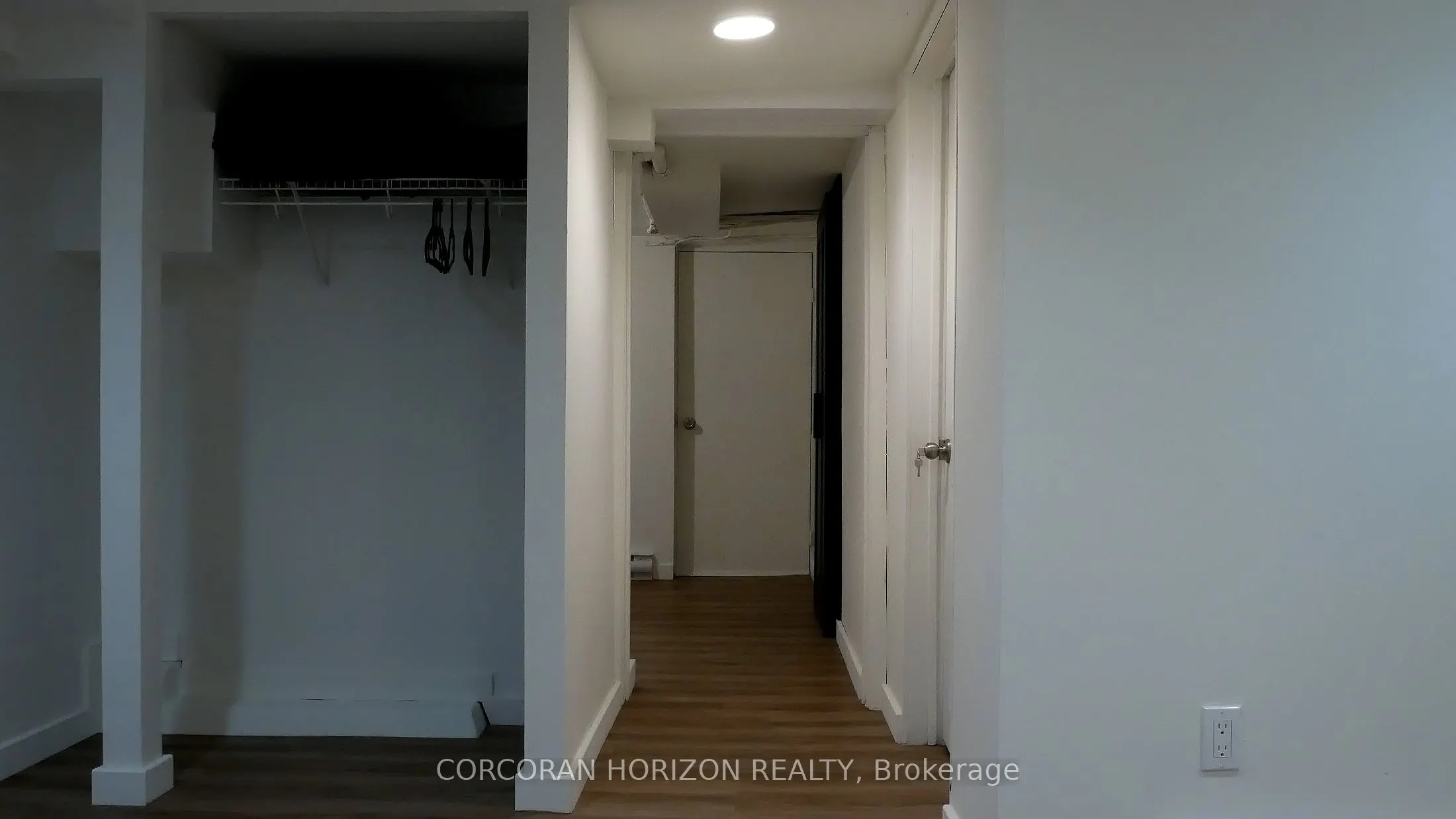 27 Wellington Street N, #1