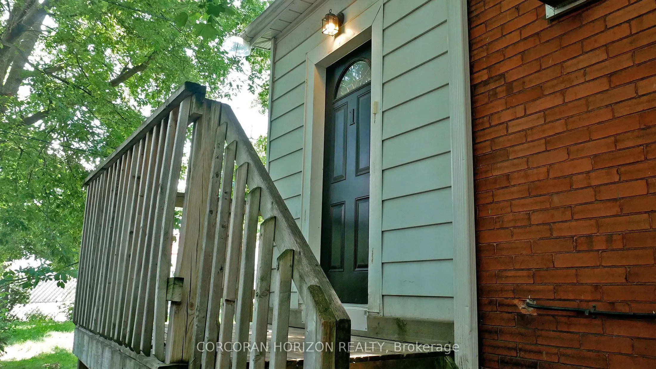 27 Wellington Street N, #1