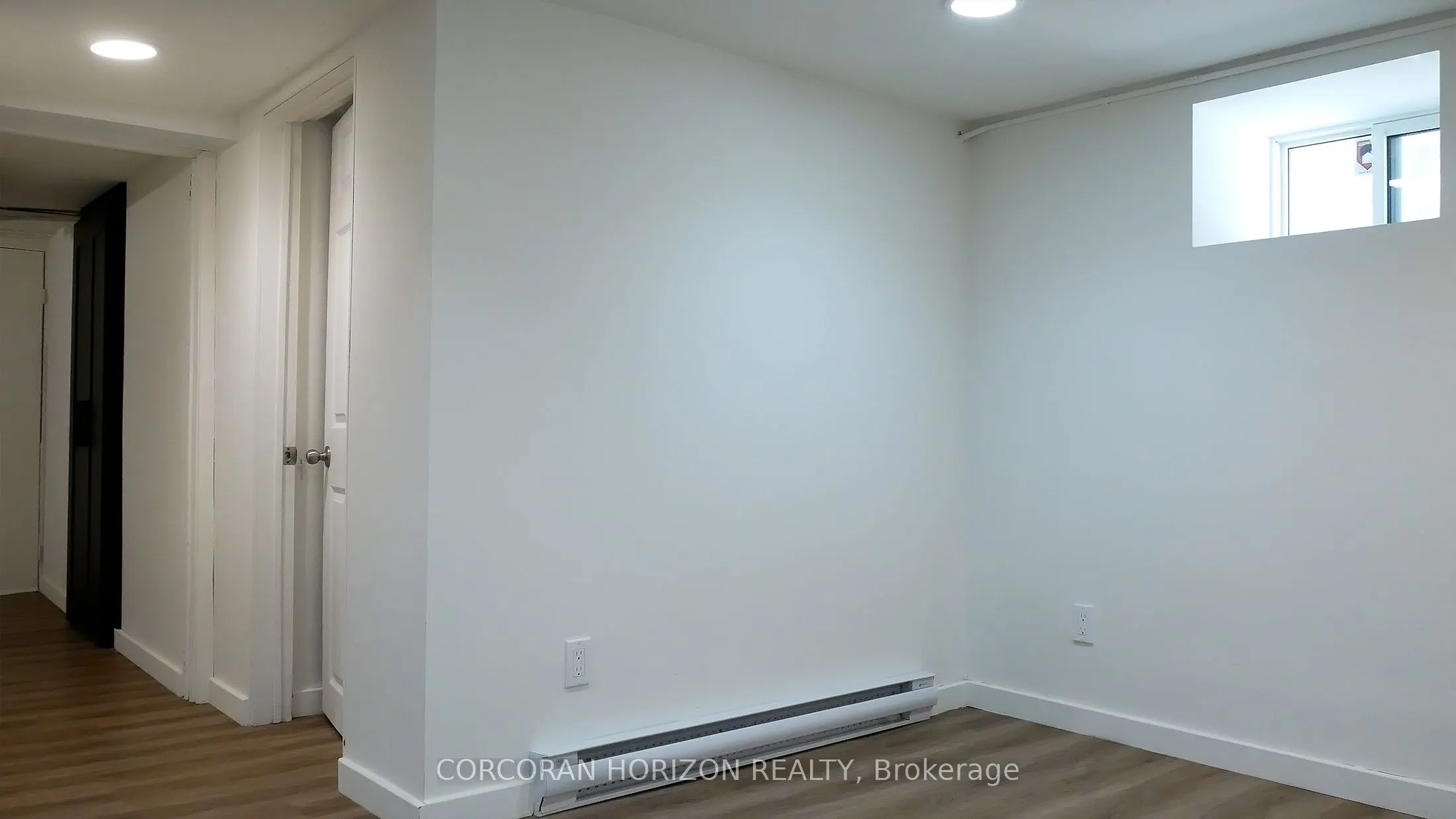 27 Wellington Street N, #1