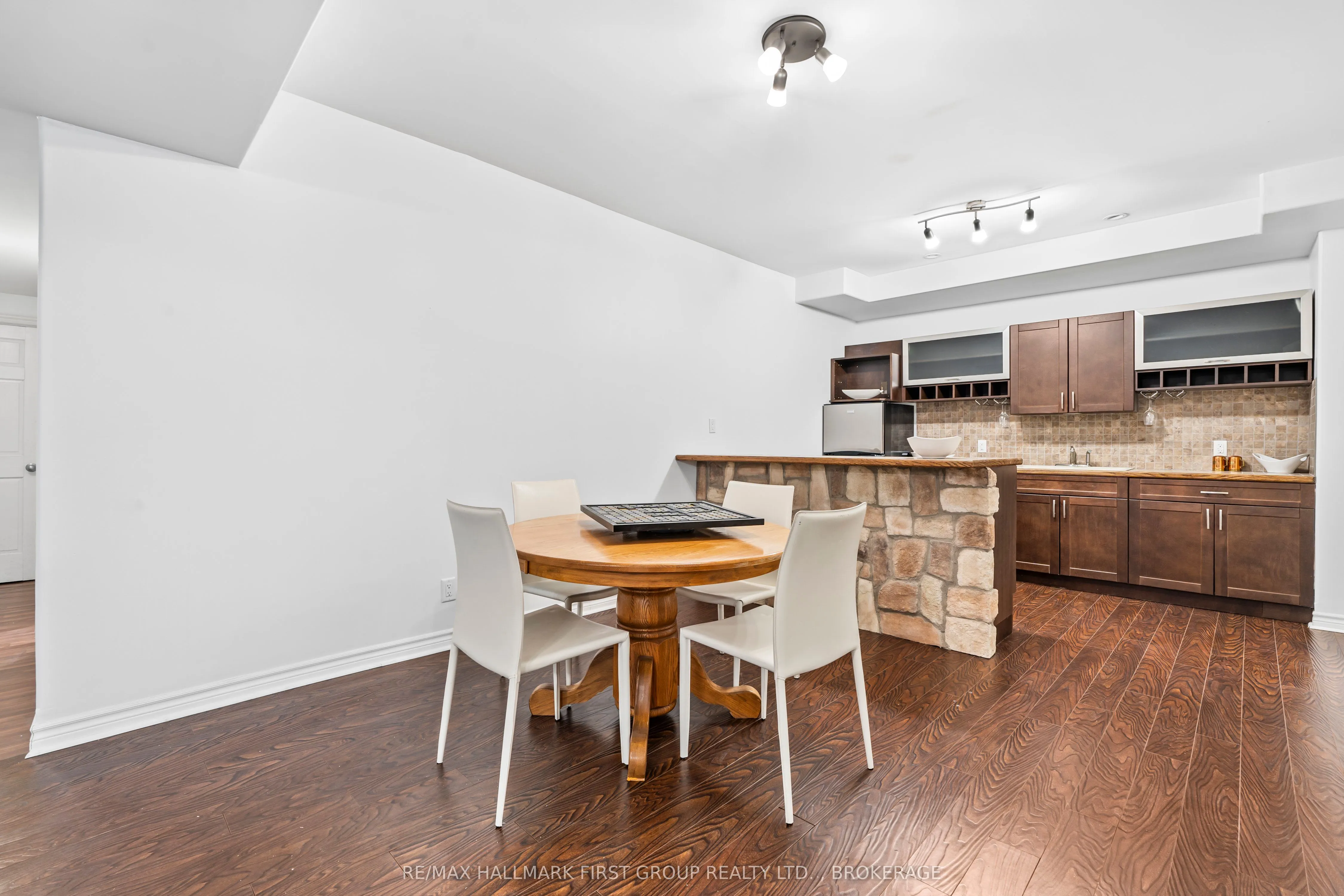 1461 ENGLISH Way