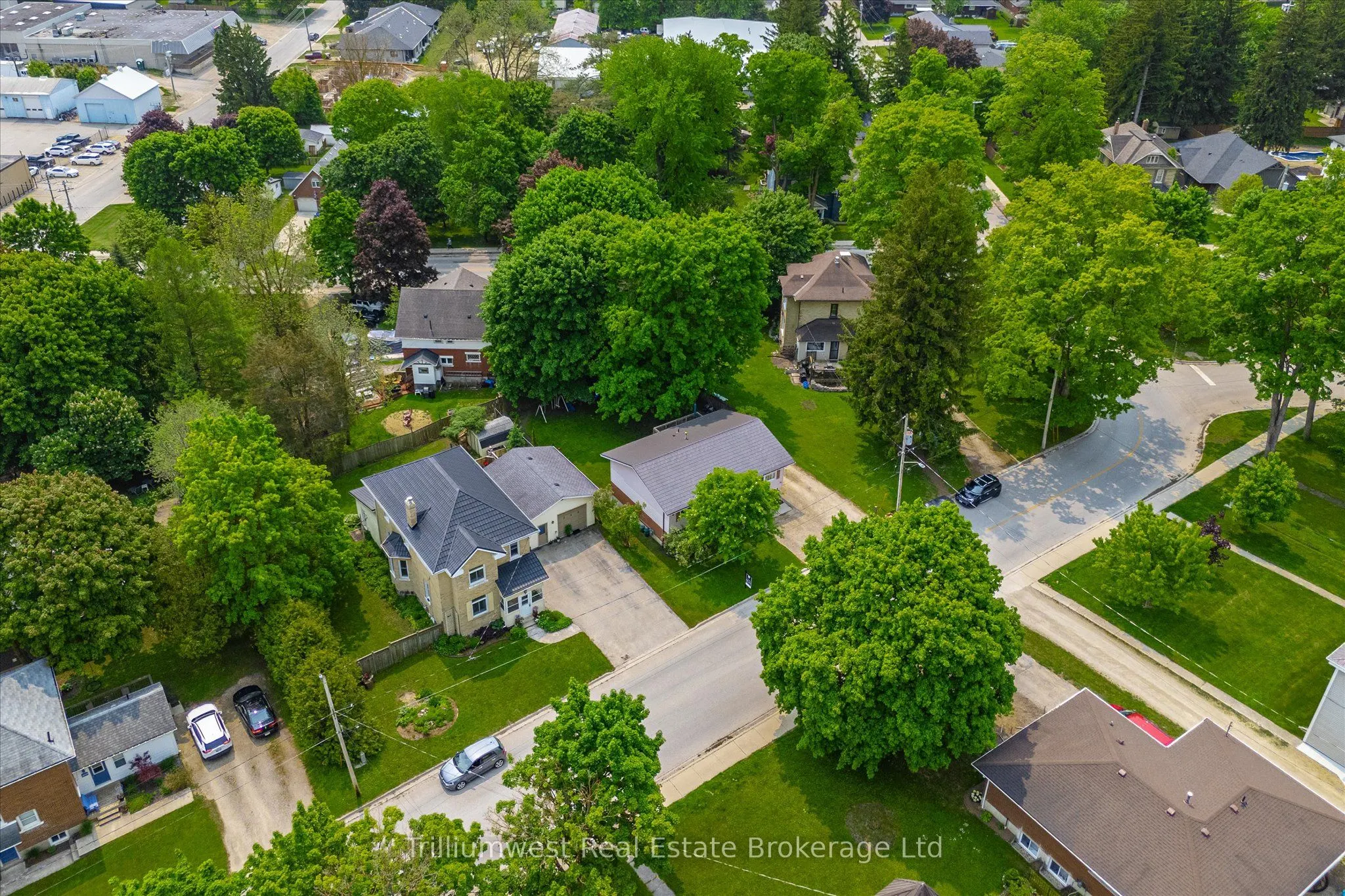 350 Wellington Street W