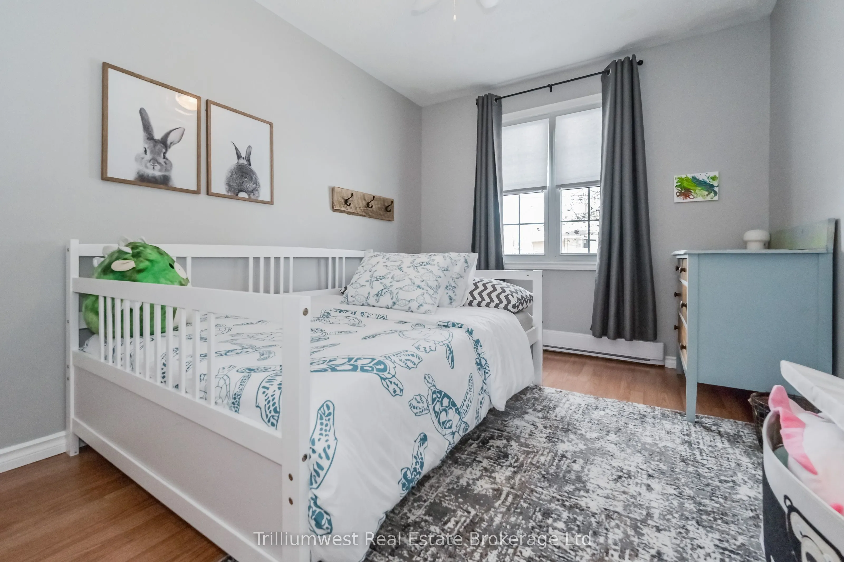 350 Wellington Street W