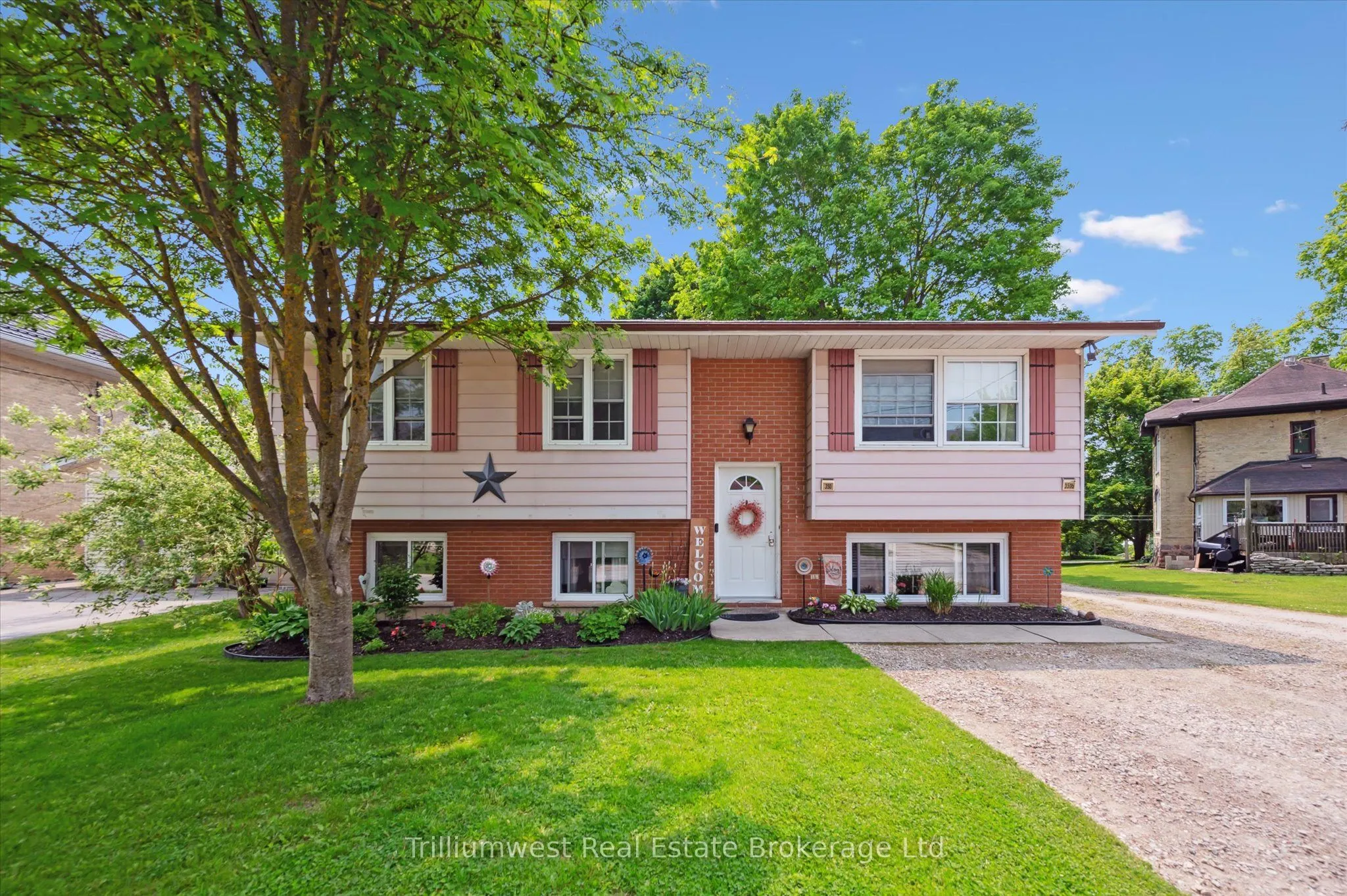 350 Wellington Street W