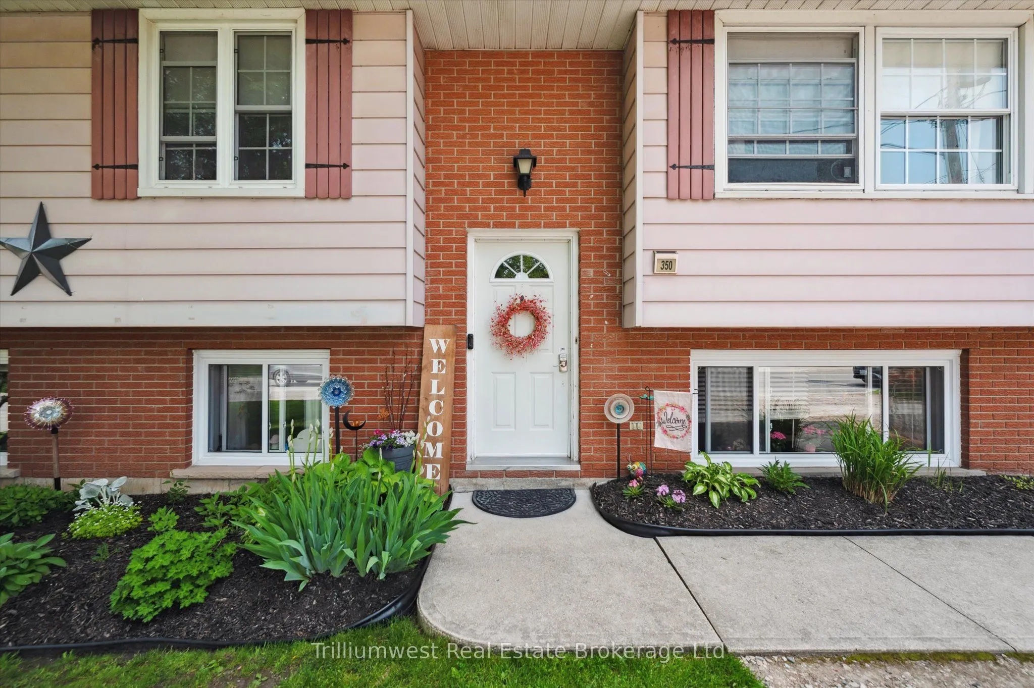 350 Wellington Street W