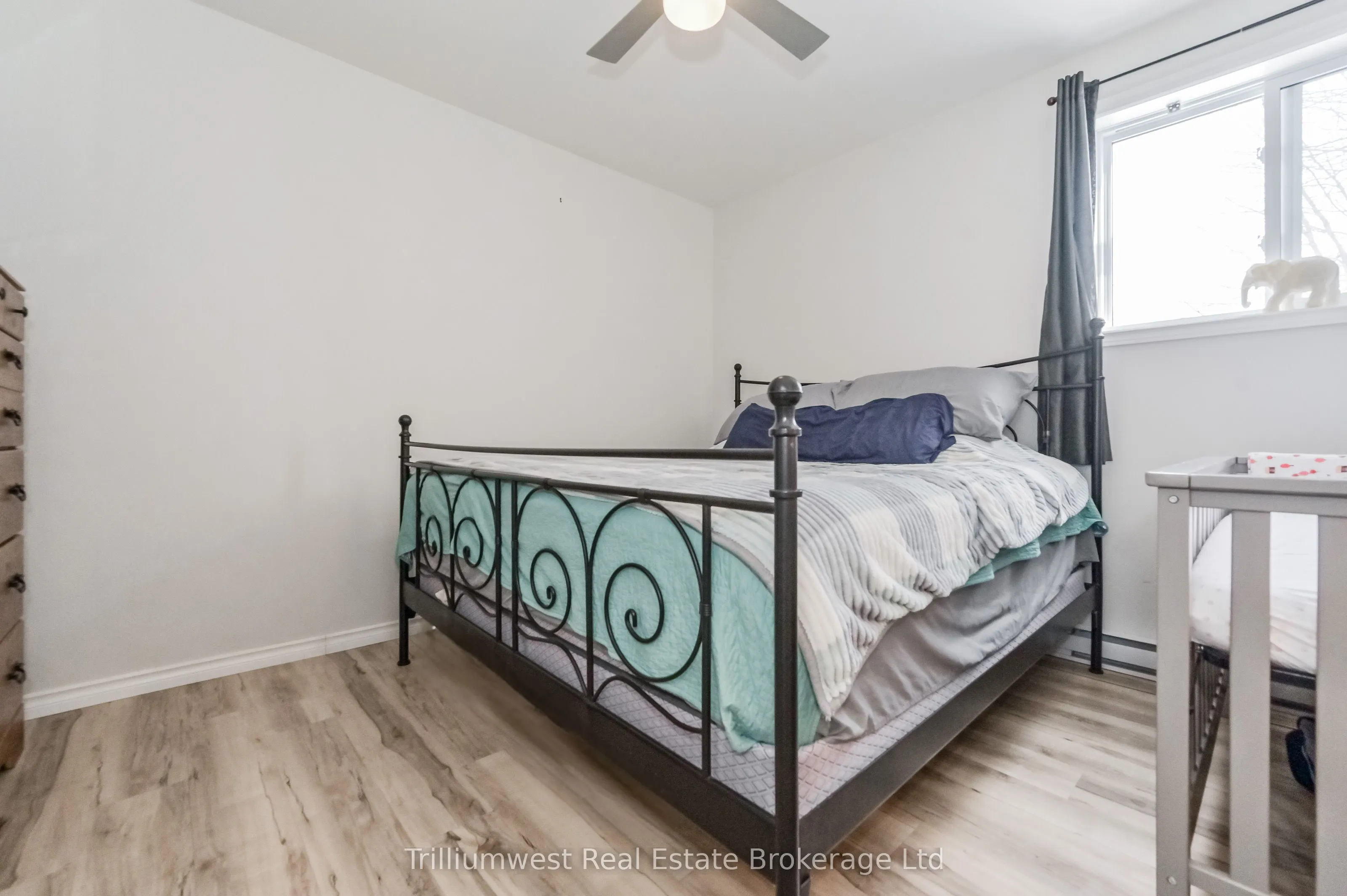 350 Wellington Street W