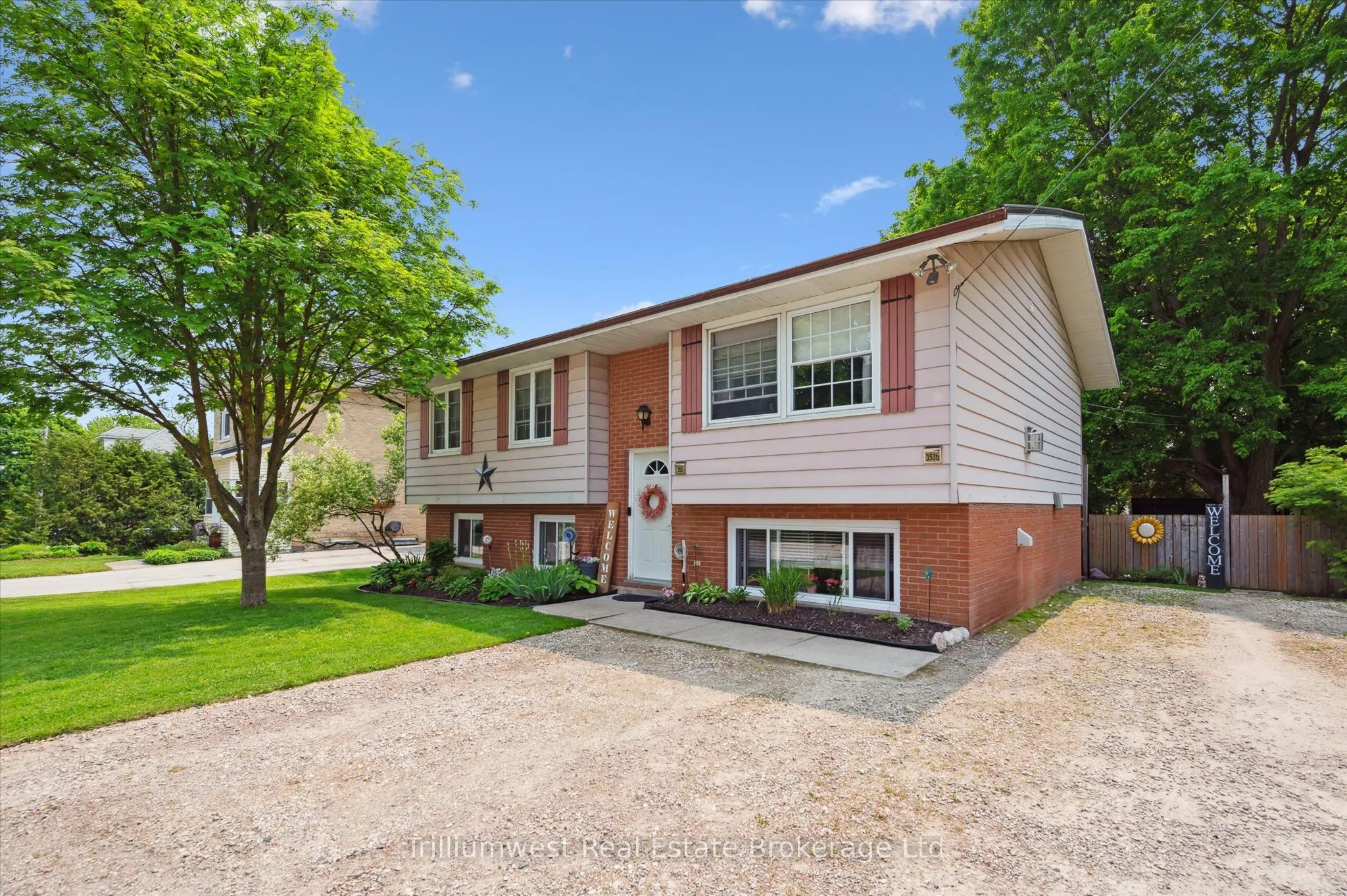 350 Wellington Street W
