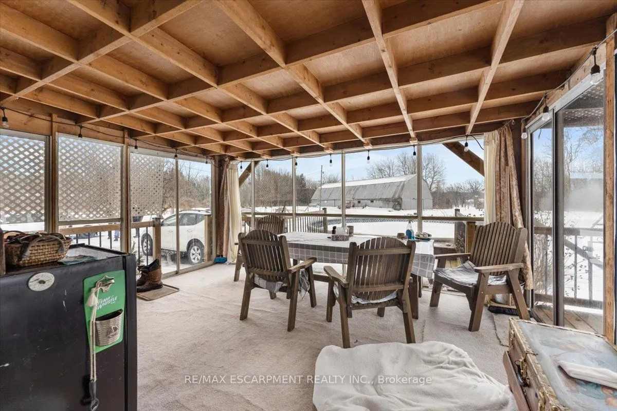 5914 Canborough Road W
