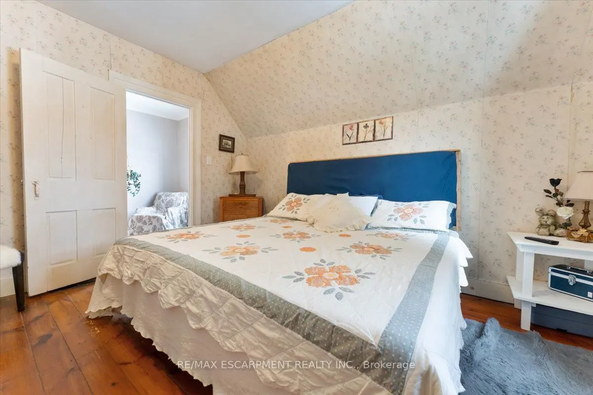 5914 Canborough Road W