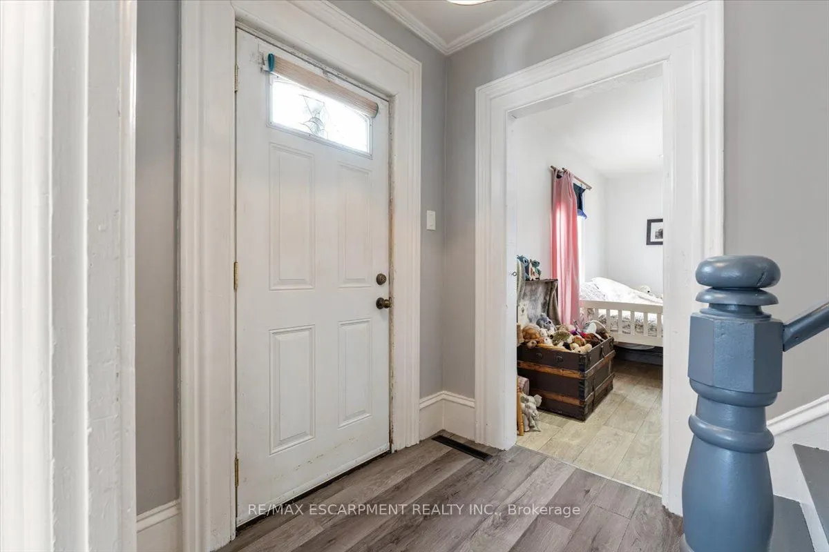 5914 Canborough Road W