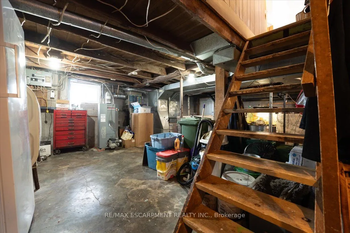 5914 Canborough Road W