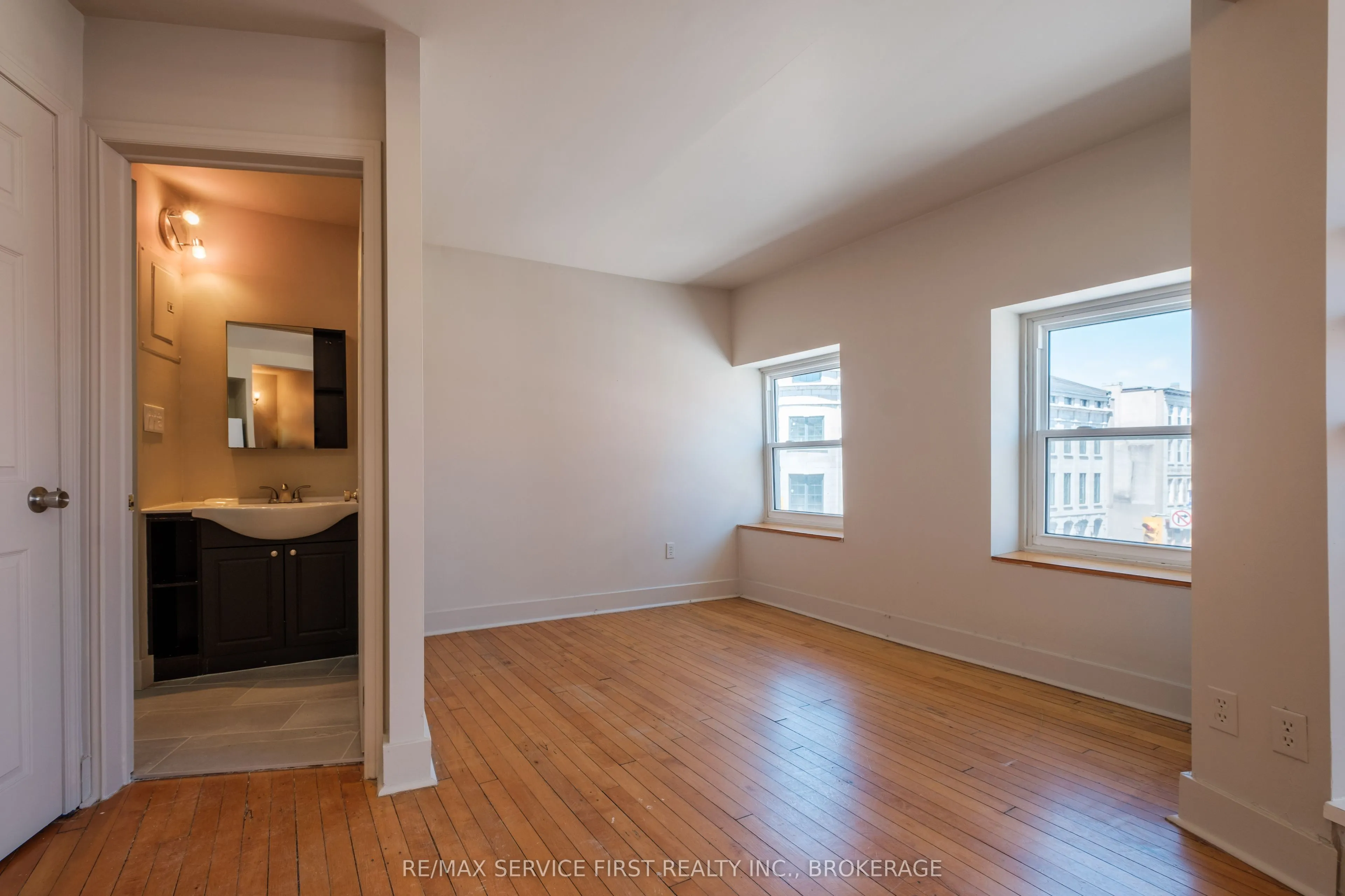 82-94 155-159 Brock St & Wellington St. Street