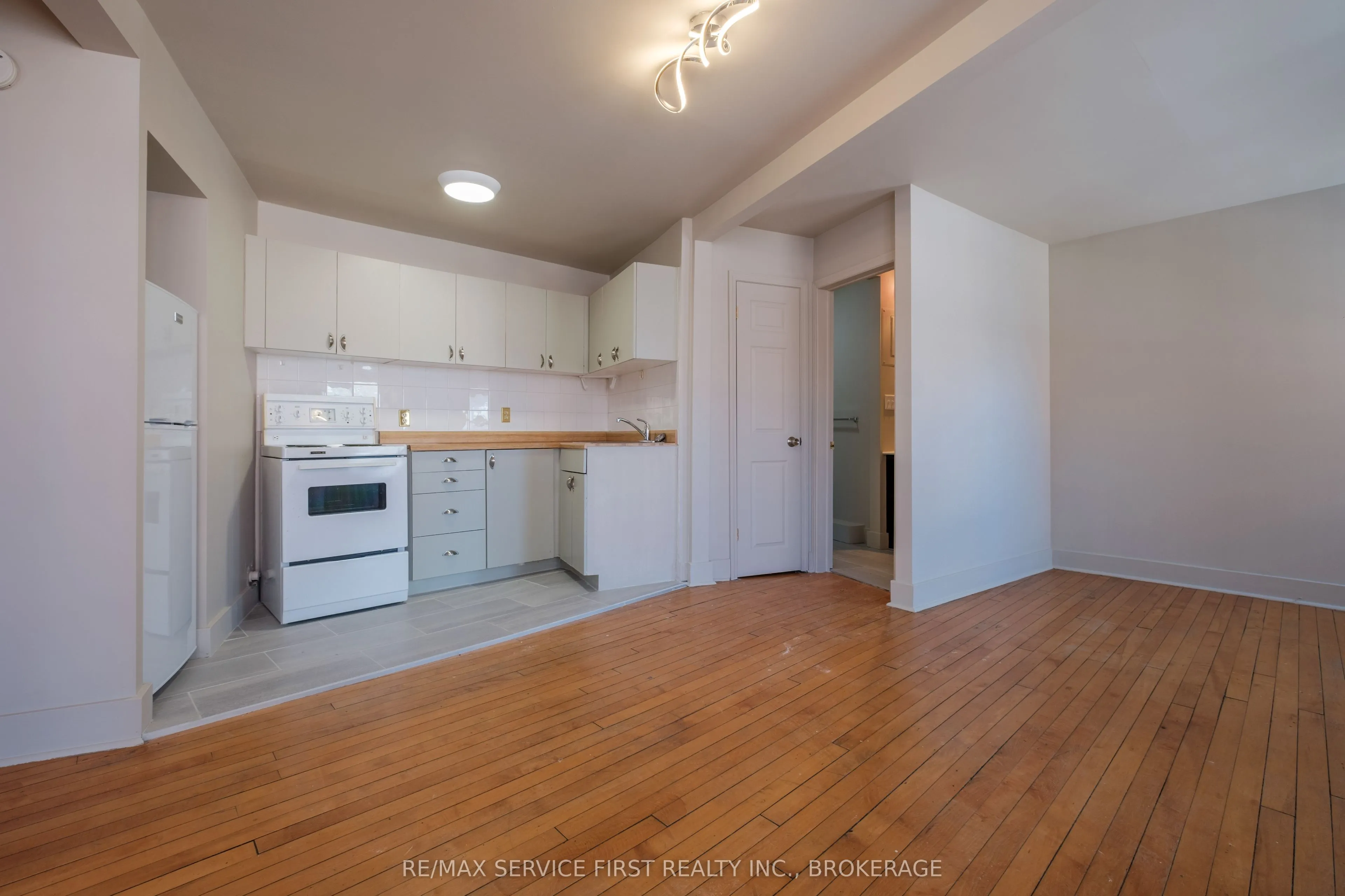 82-94 155-159 Brock St & Wellington St. Street