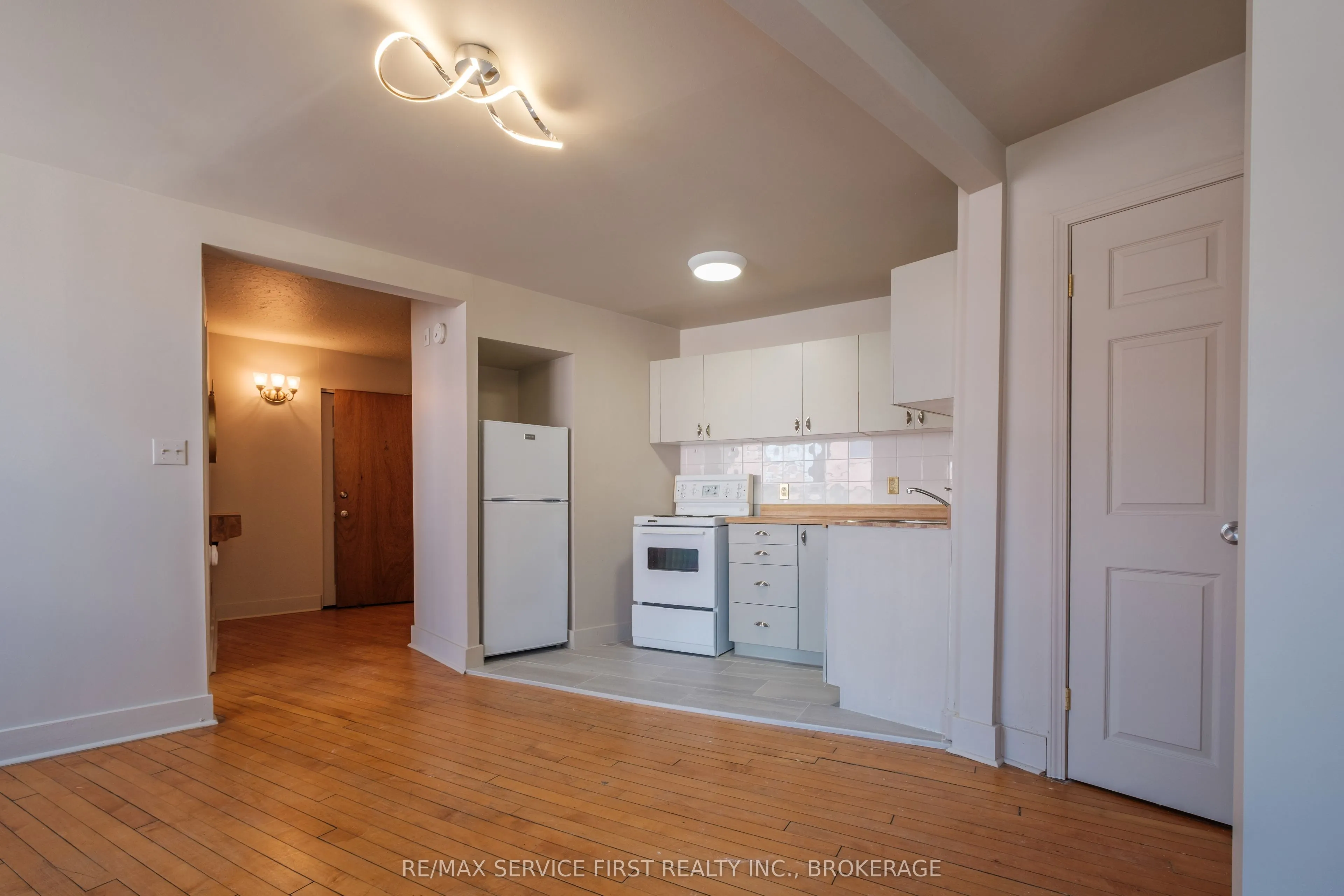 82-94 155-159 Brock St & Wellington St. Street