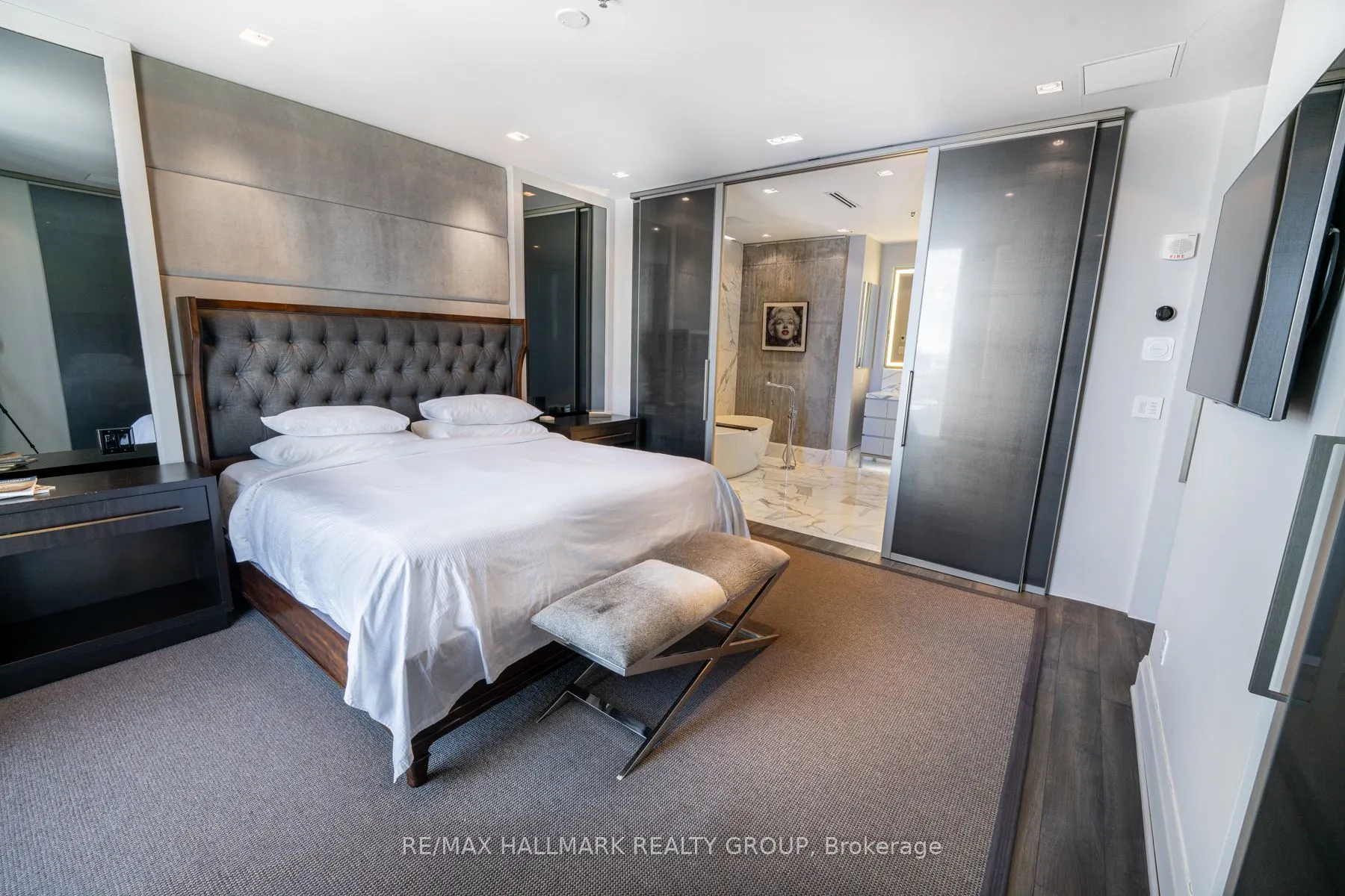 300 Lisgar Street, #1701