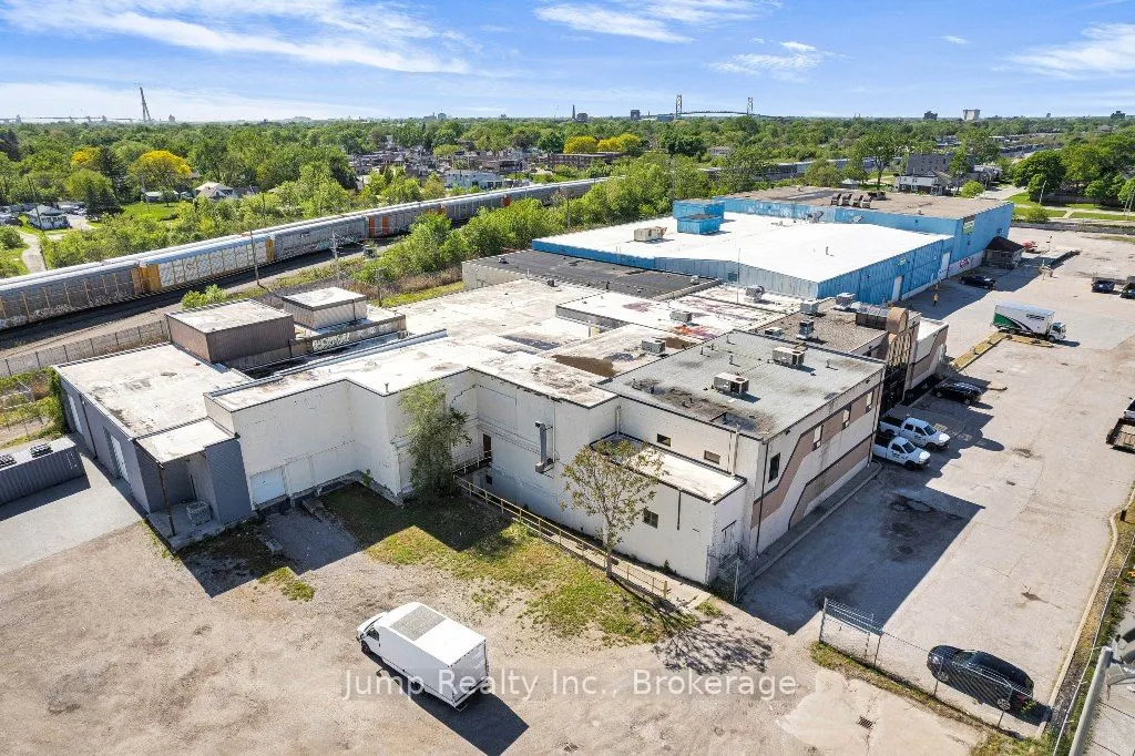 1153 Tecumseh Road W