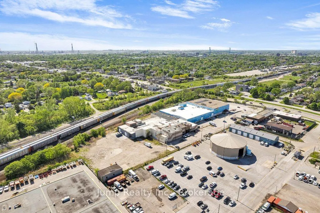 1153 Tecumseh Road W