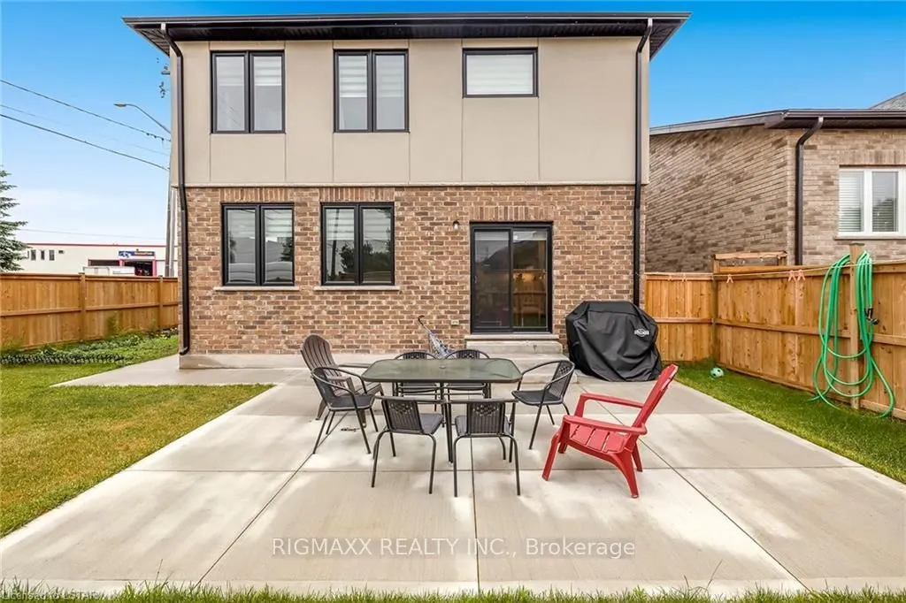 23 Forfar Avenue