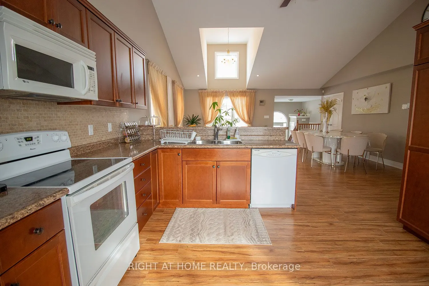 279 SOUTH Street E