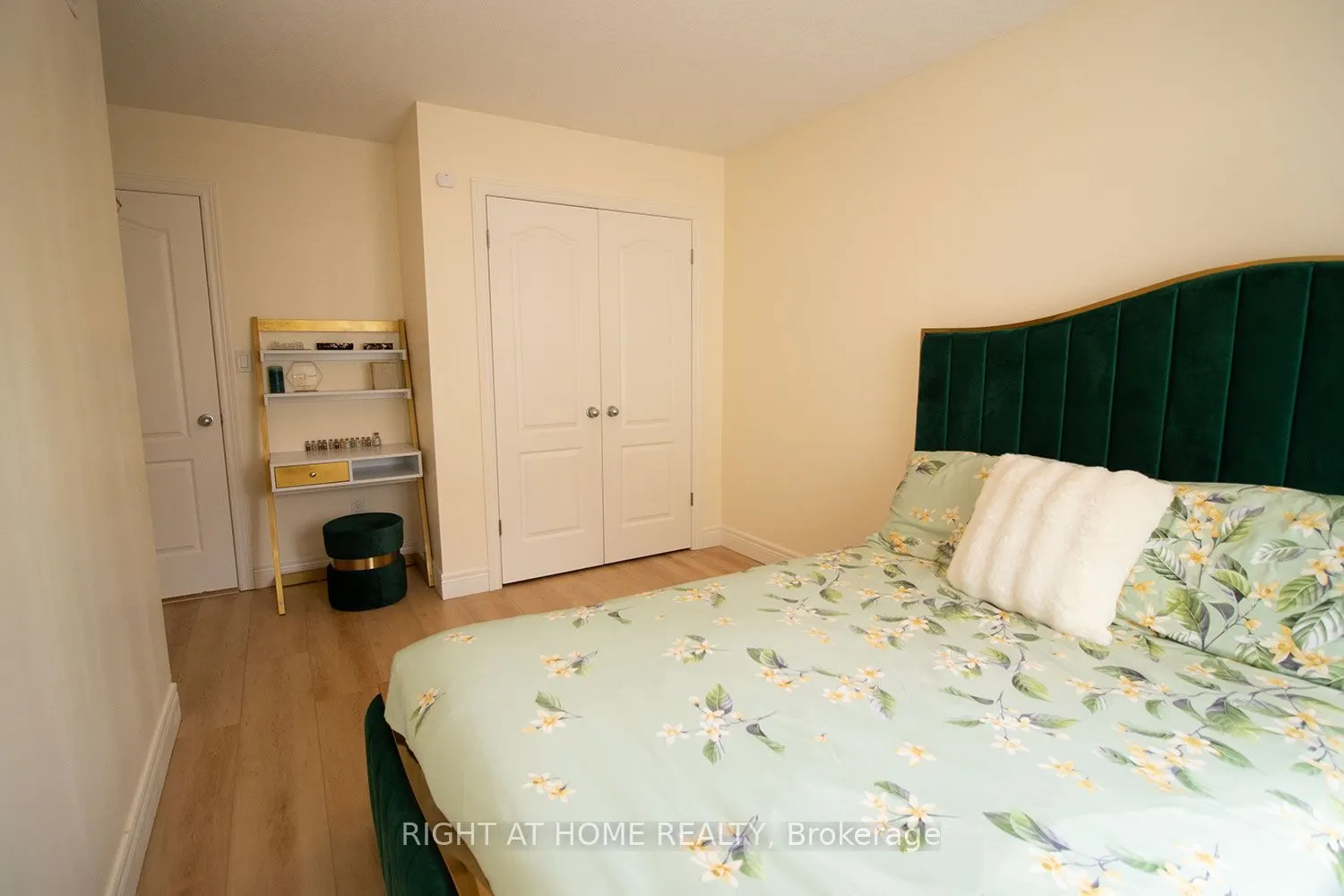 279 SOUTH Street E