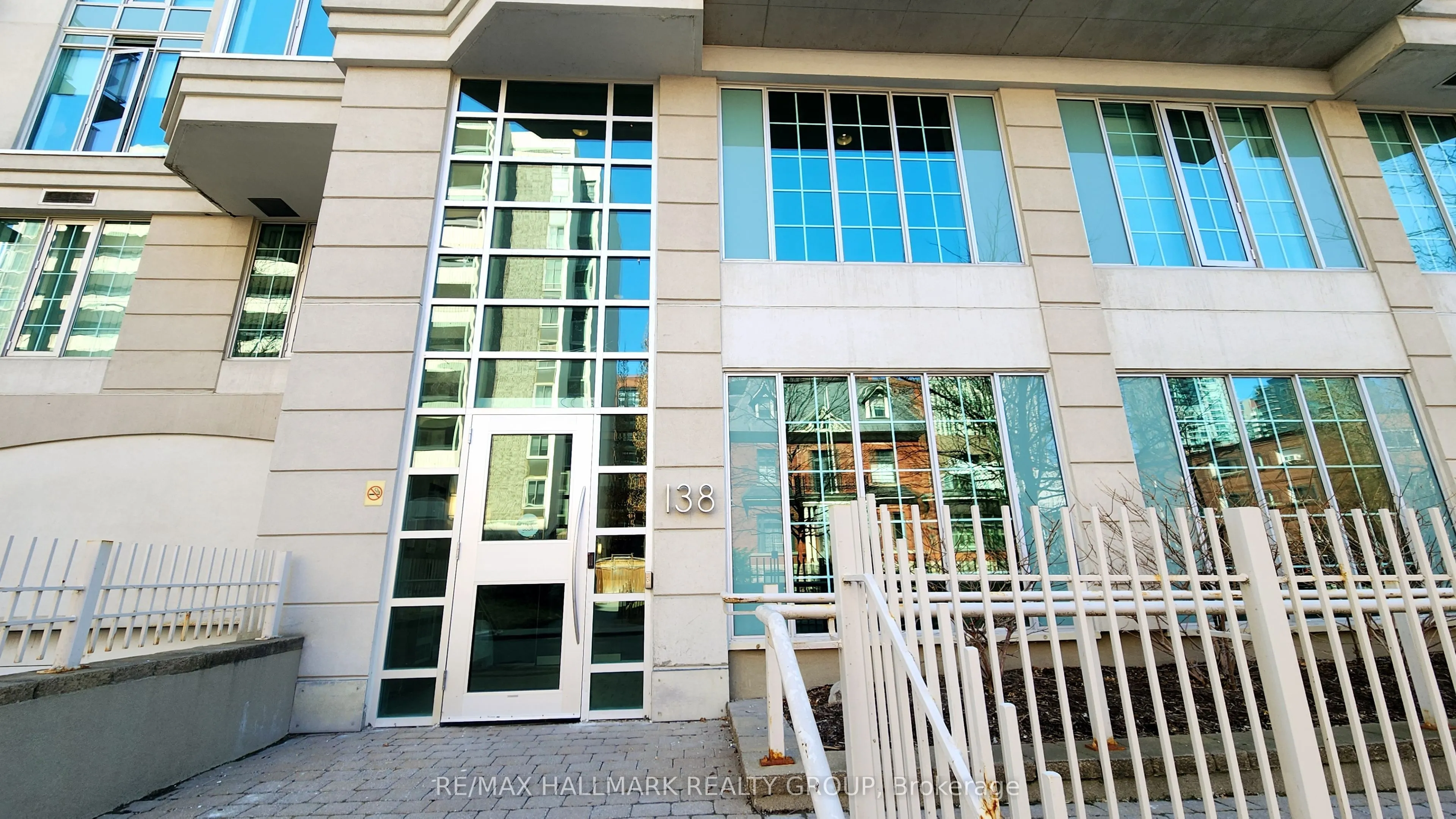 138 Somerset Street W, #209