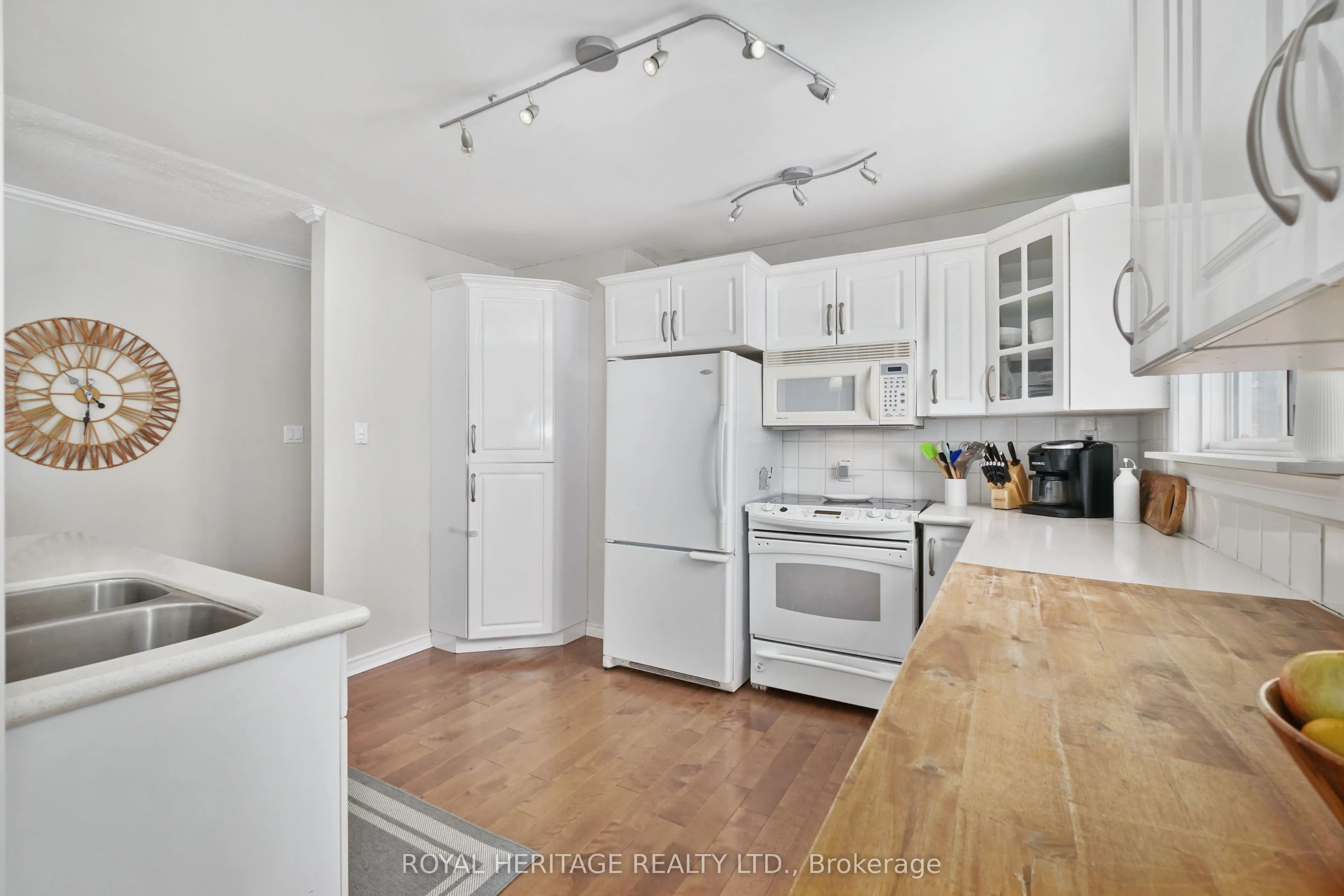 16 Bayview Drive