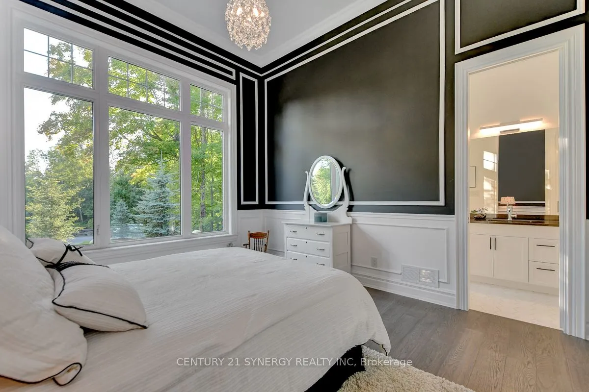 1443 DUCHESS Crescent