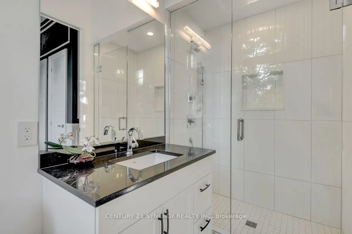 1443 DUCHESS Crescent