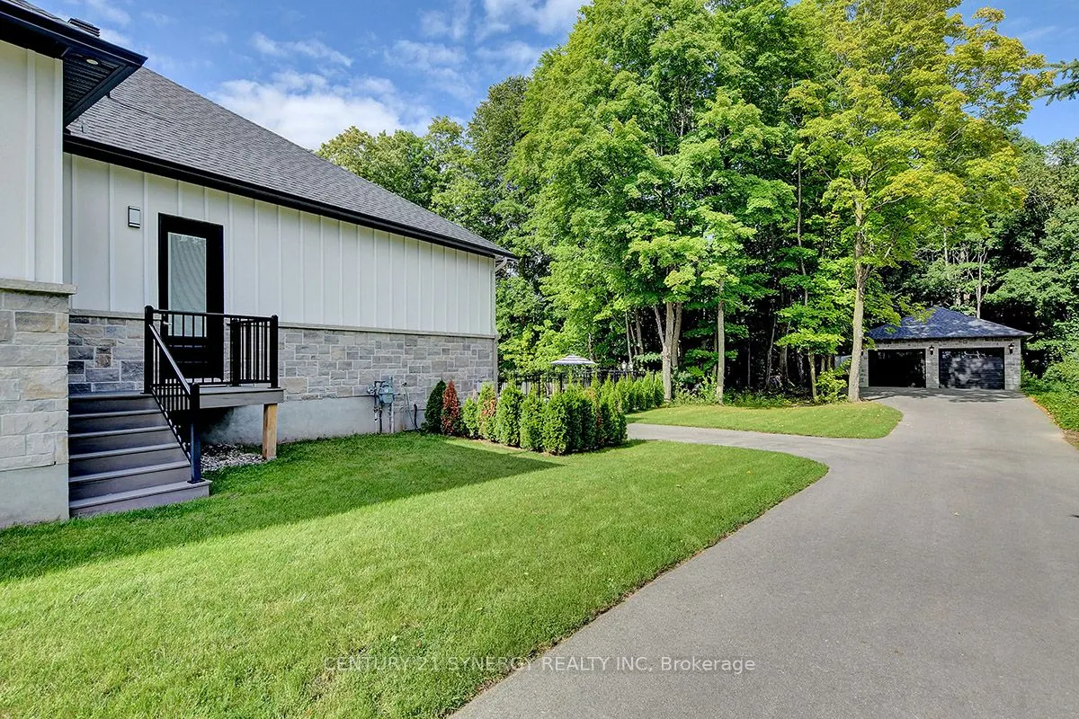1443 DUCHESS Crescent