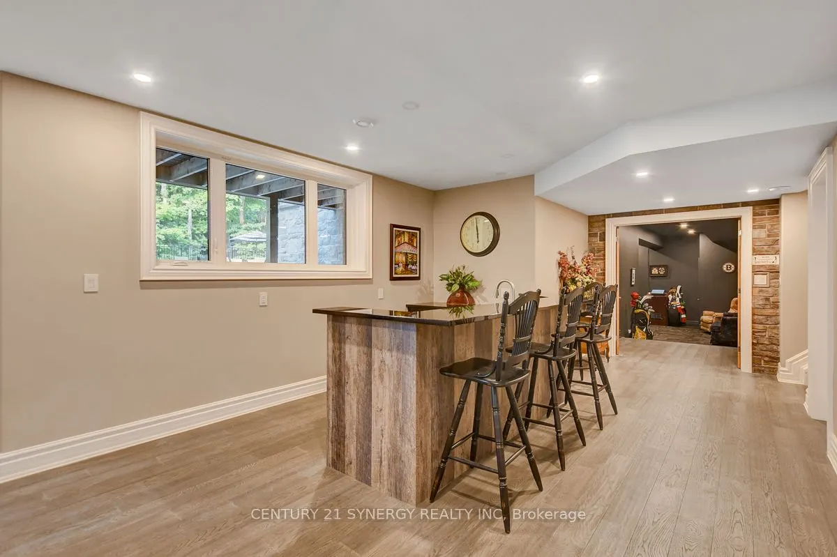 1443 DUCHESS Crescent