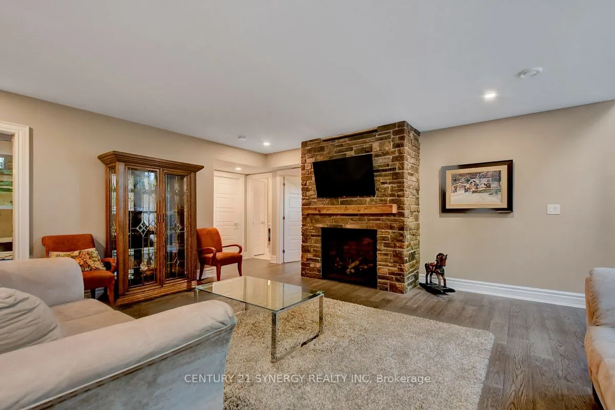 1443 DUCHESS Crescent